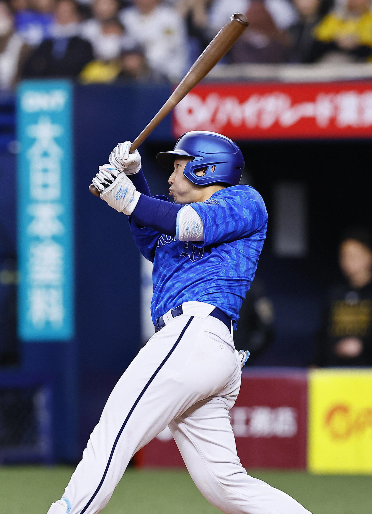 阪神対DeNA 9回表DeNA1死一、二塁、山本は中越えに勝ち越しの2点適時三塁打を放つ（撮影・藤尾明華）