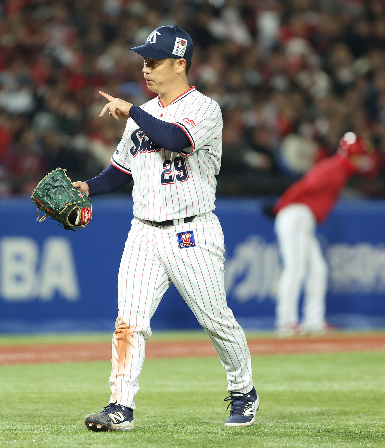 ヤクルト対広島　6回表を抑える小川（撮影・河田真司）