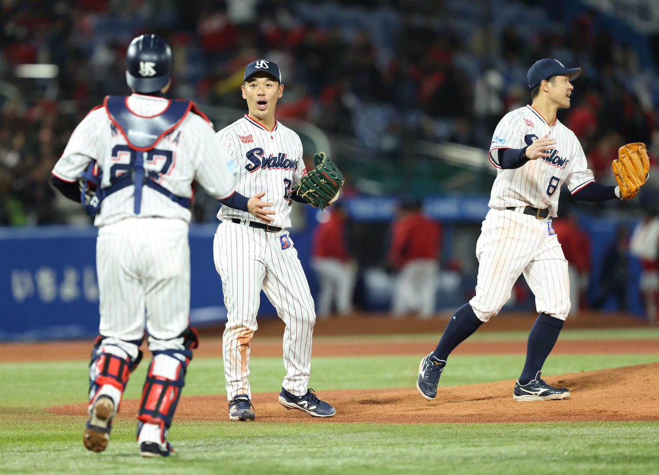 ヤクルト対広島　広島に完封勝利するヤクルト小川（撮影・河田真司）