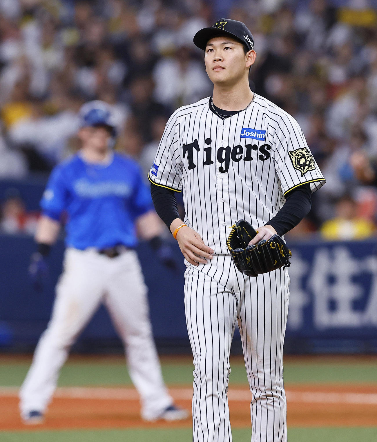 阪神対DeNA 7回表DeNA1死一塁、打者佐野のときボークを取られる及川（撮影・藤尾明華）