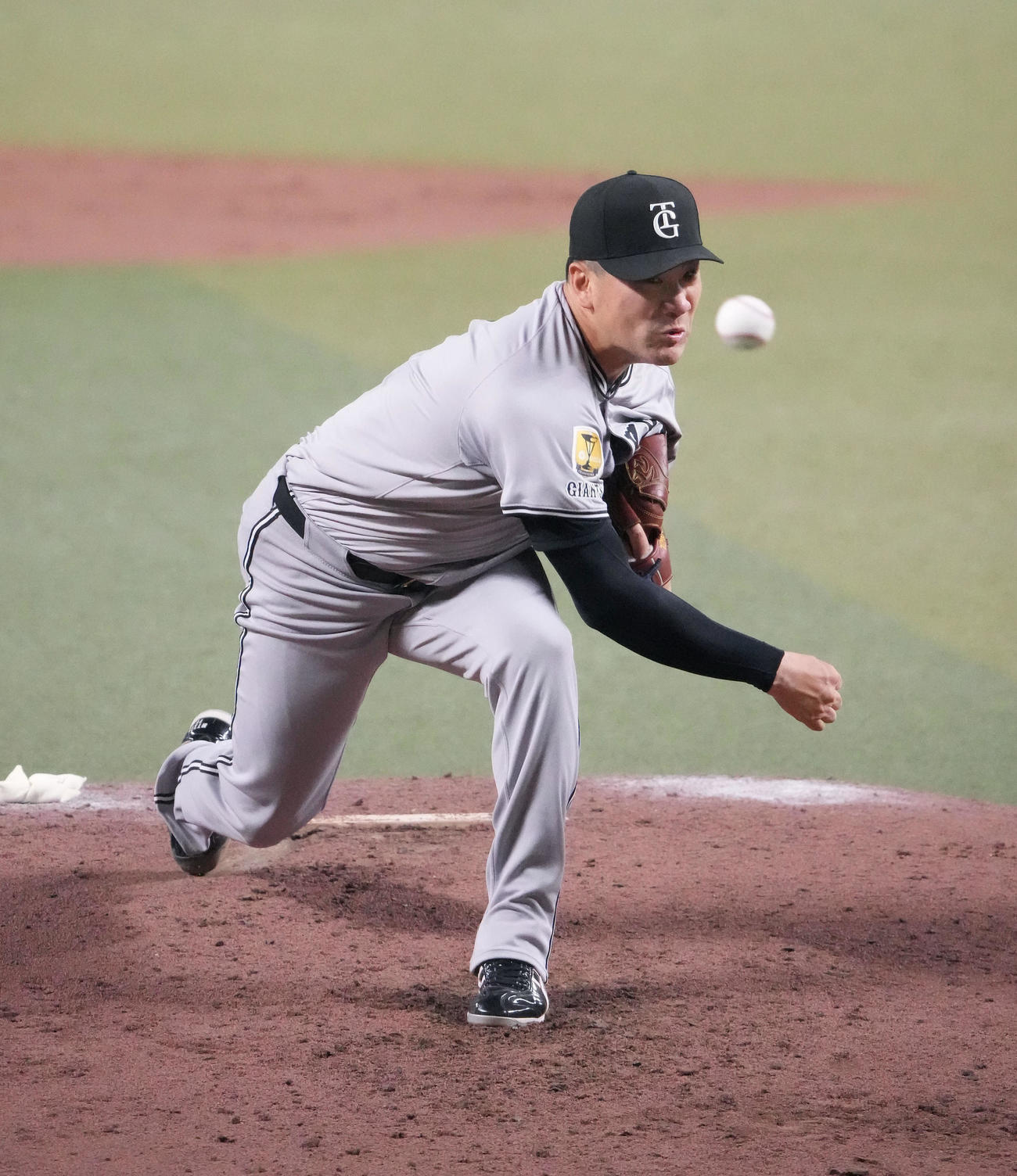 中日対巨人　2回裏、力投する巨人先発の田中将（撮影・森本幸一）