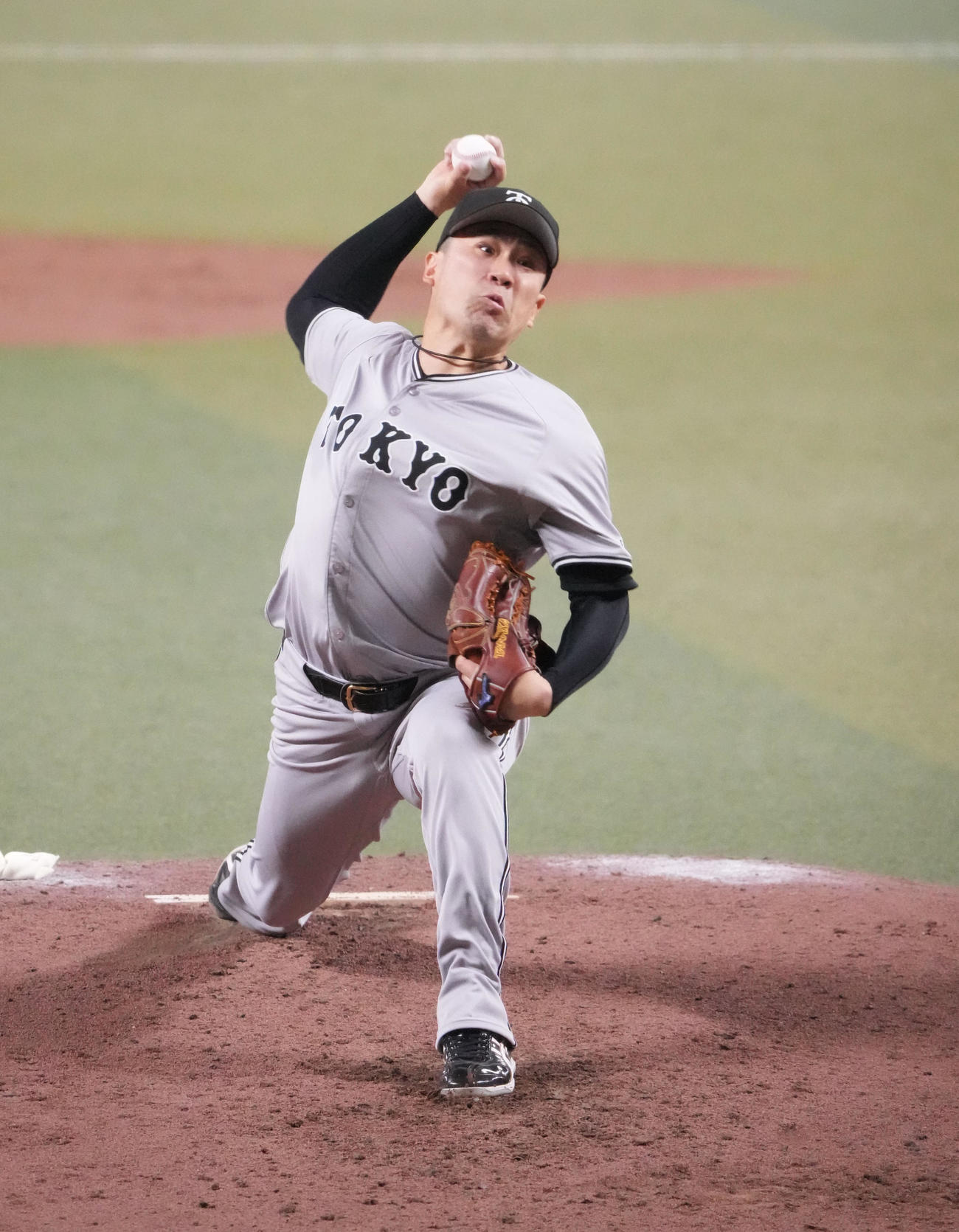 中日対巨人　2回裏、力投する巨人先発の田中将（撮影・森本幸一）