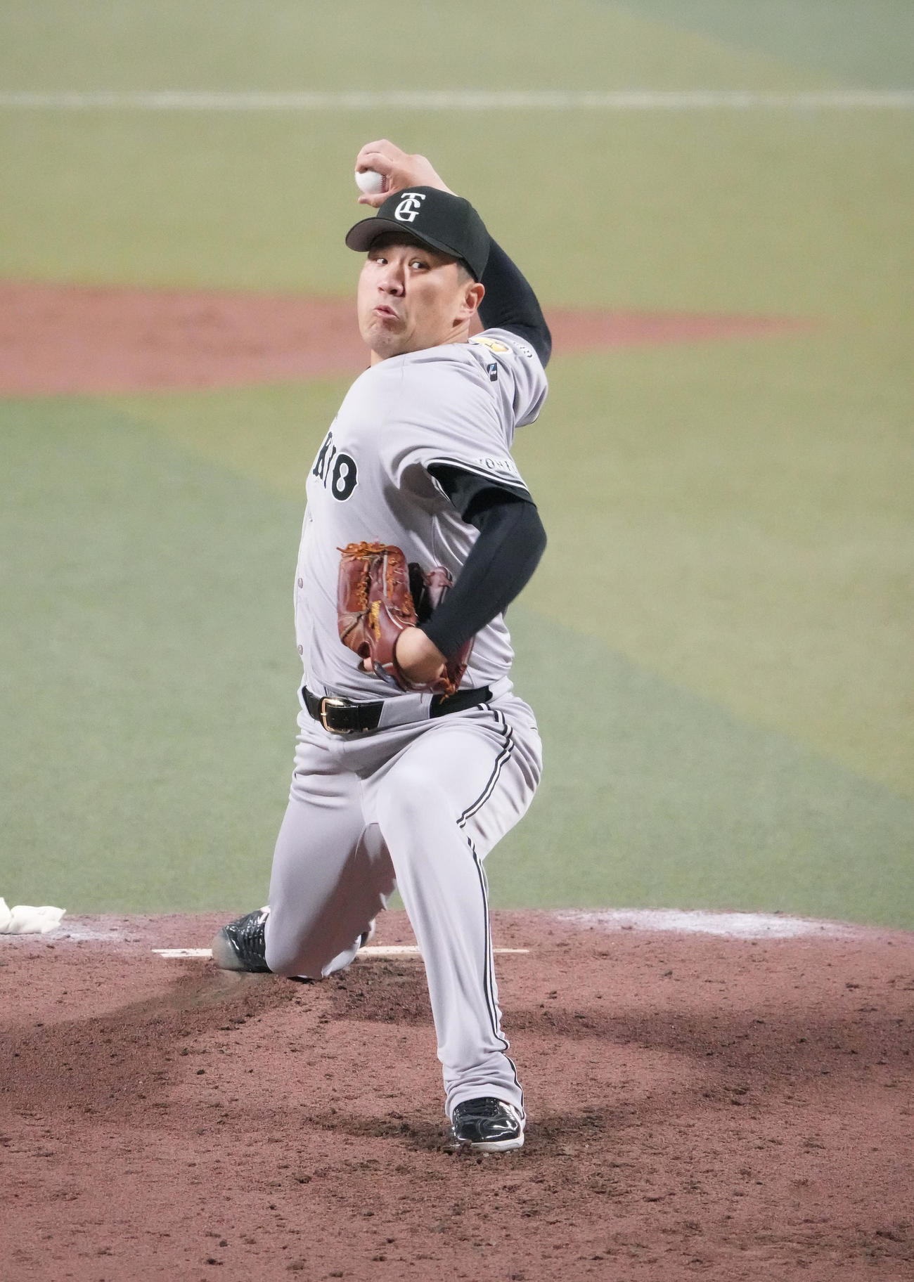 中日対巨人　2回裏、力投する巨人先発の田中将（撮影・森本幸一）