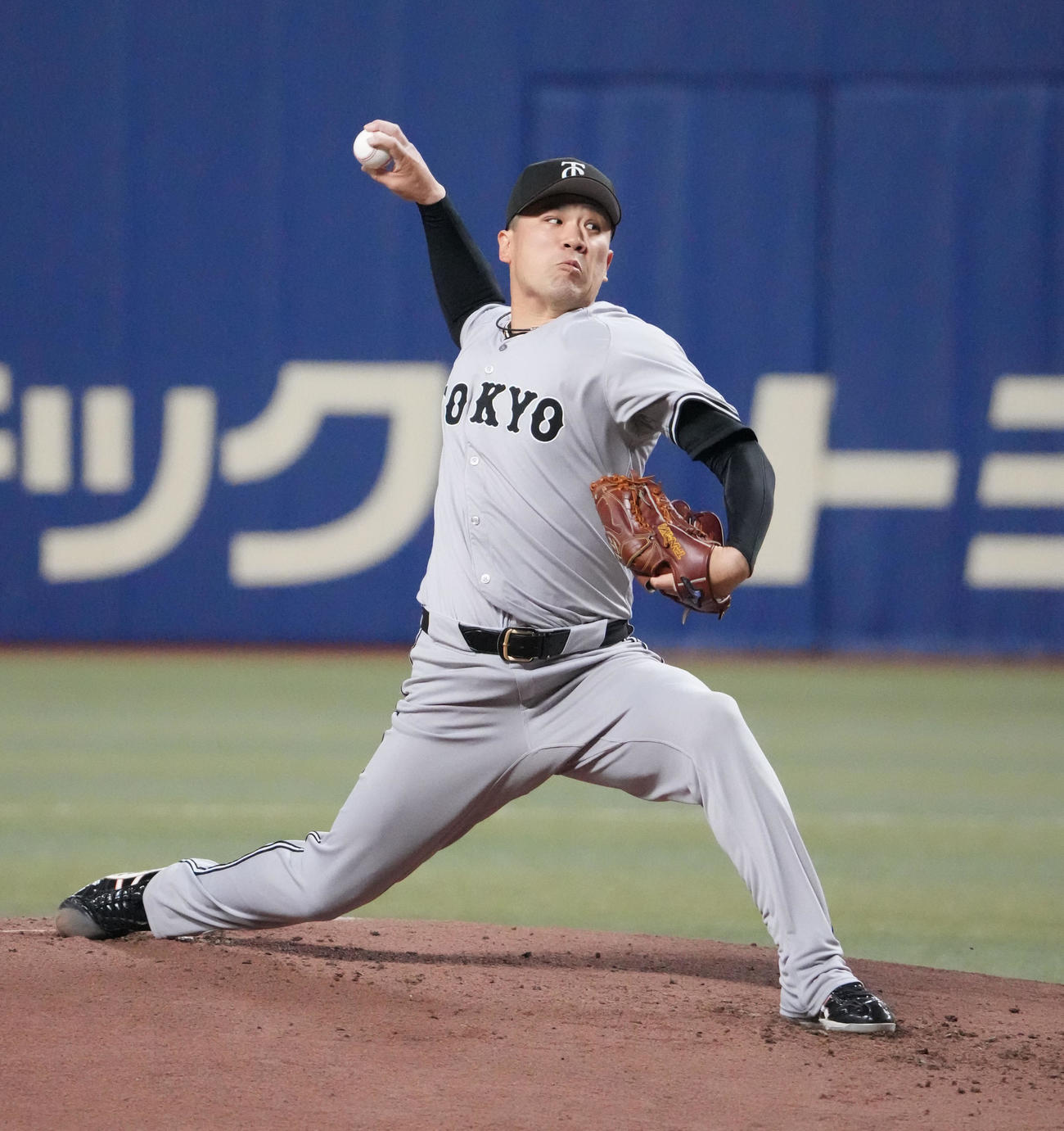 中日対巨人　1回裏、登板する巨人先発の田中将（撮影・森本幸一）
