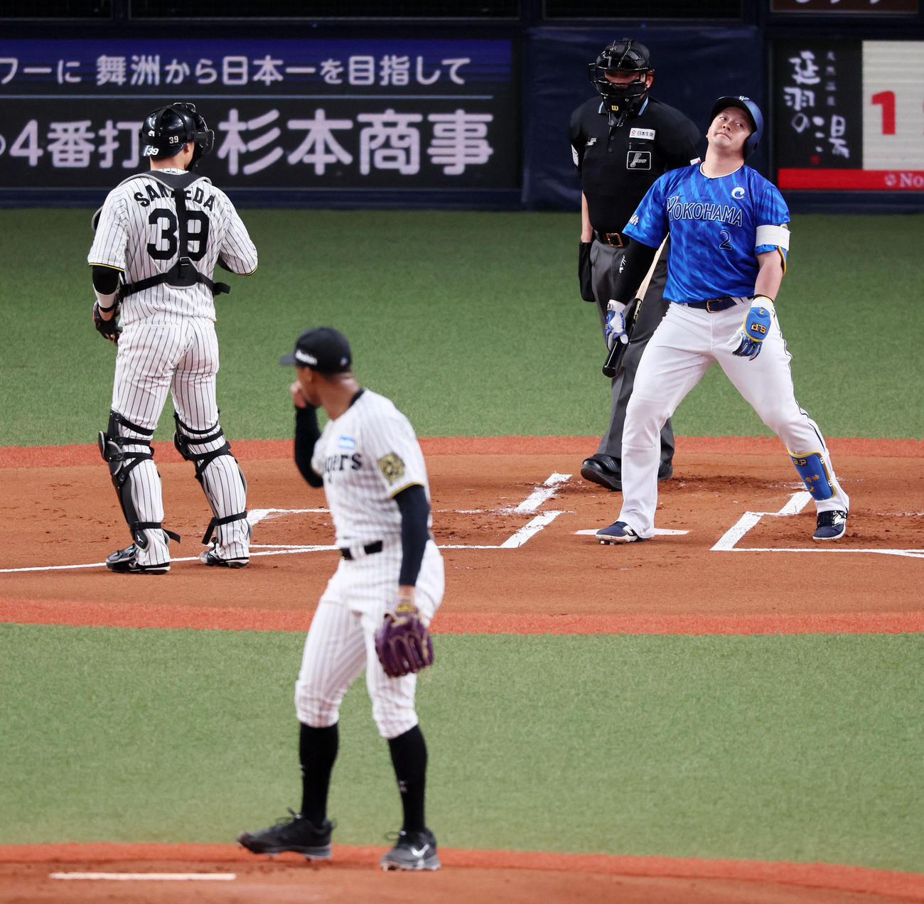 阪神対DeNA 1回表DeNA1死、牧は三振に倒れる。投手デュプランティエ（撮影・加藤哉）