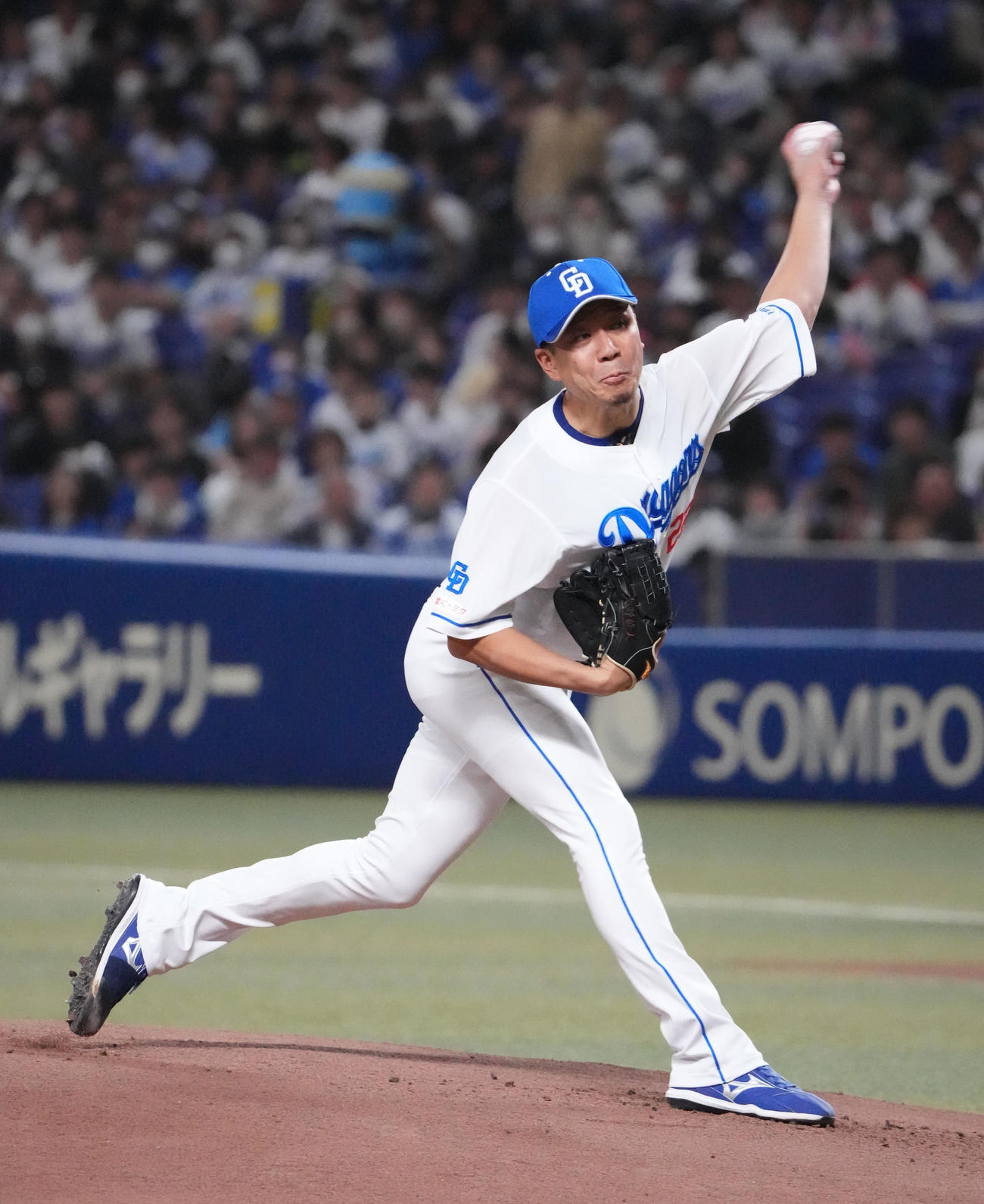 中日対巨人　1回表、登板する中日先発の大野（撮影・森本幸一）