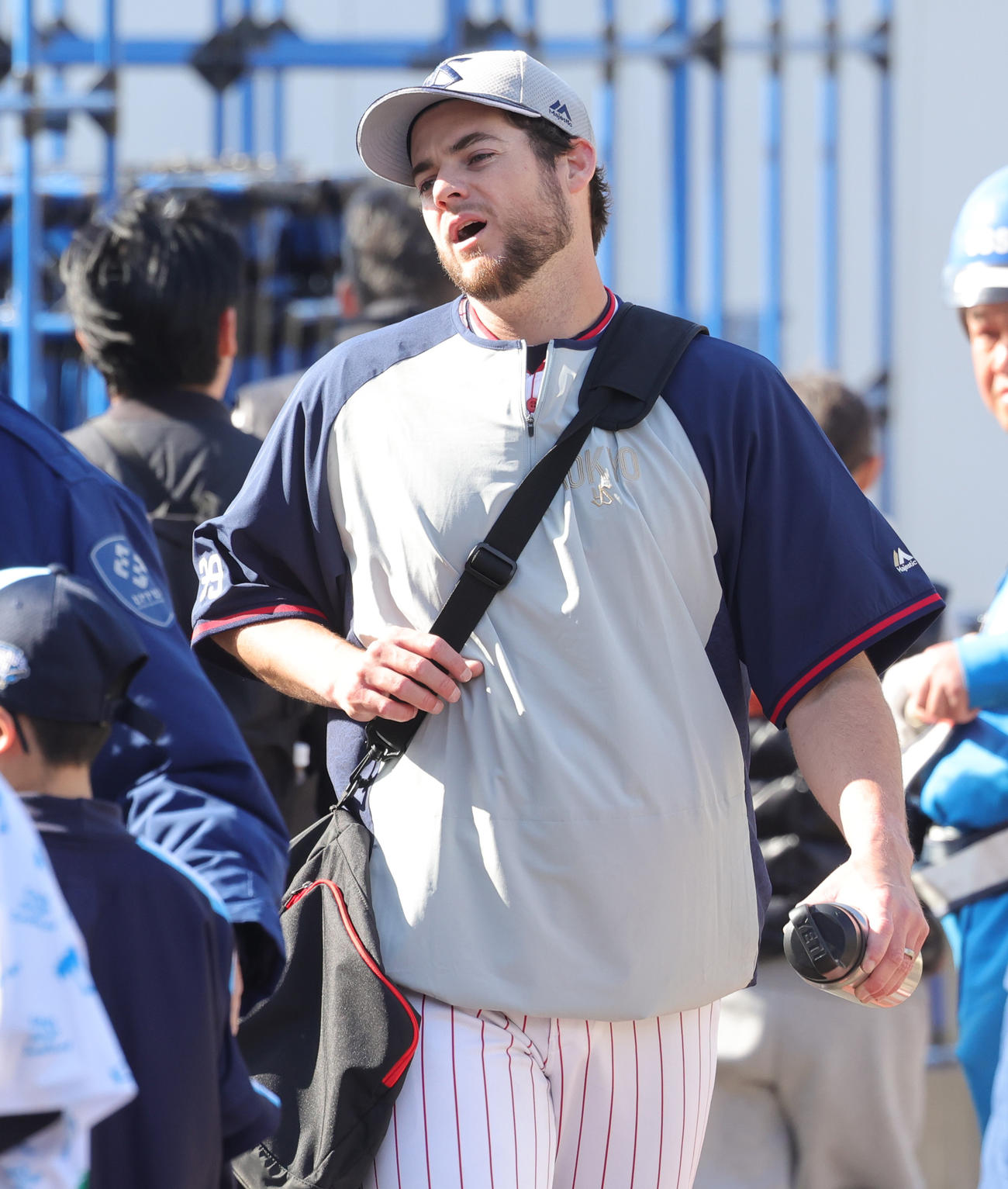 ヤクルト対中日　調整を終え引き揚げるヤクルトのランバート（撮影・野上伸悟）