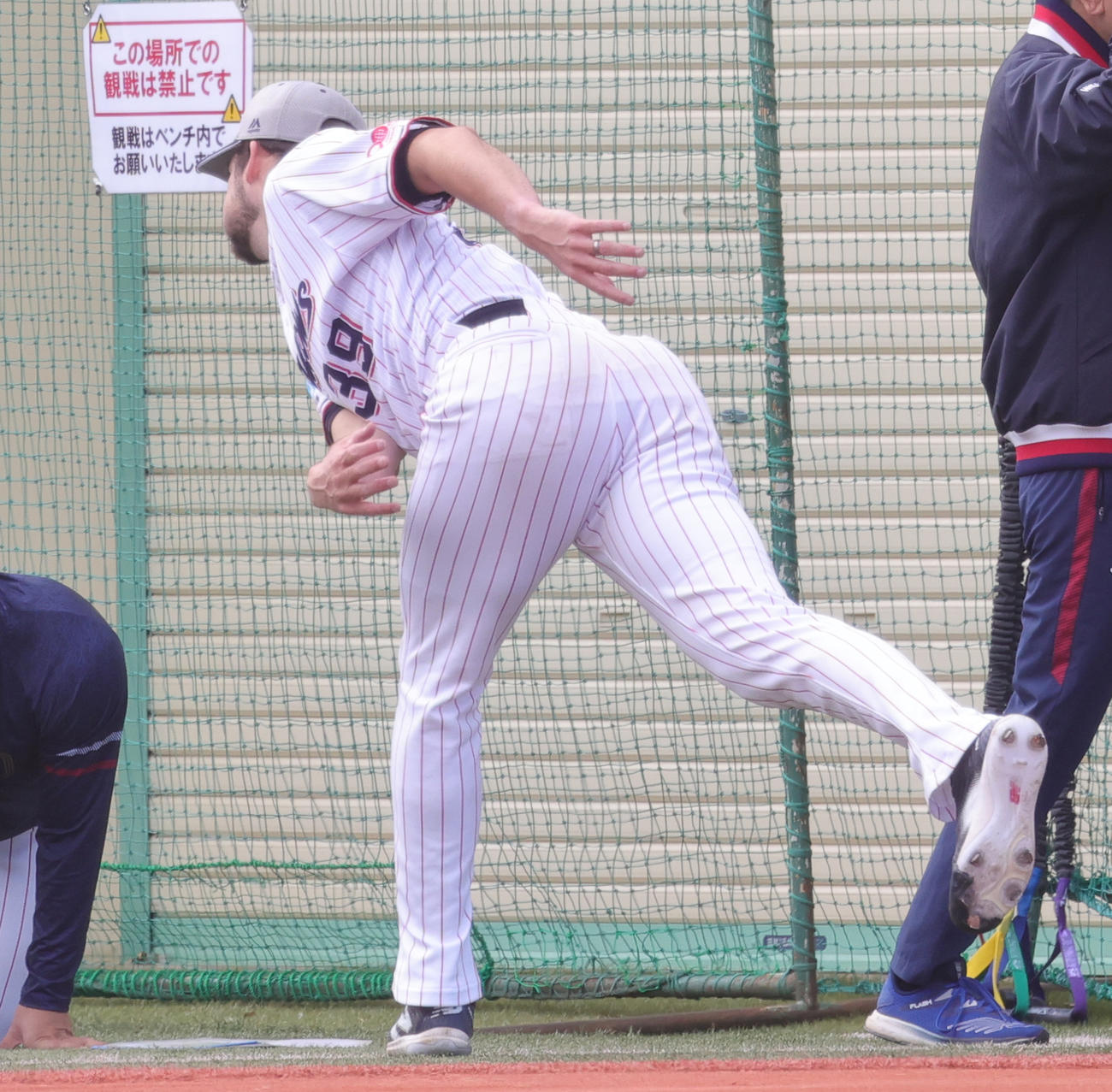 ヤクルト対中日　調整するヤクルトのランバート（撮影・野上伸悟）