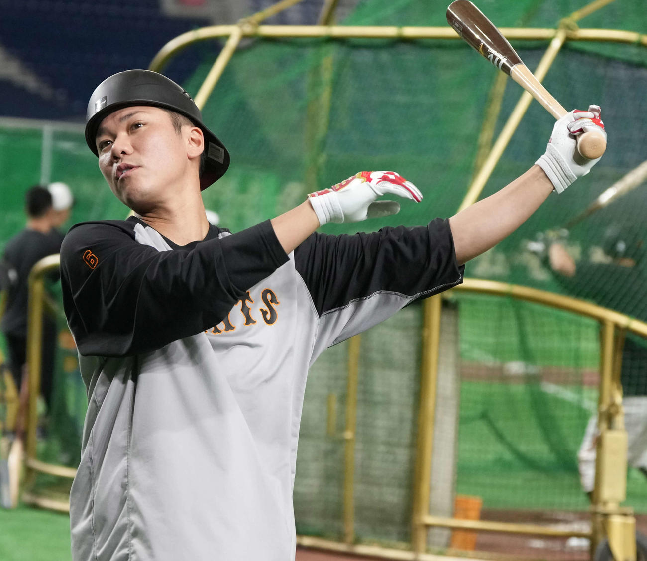 巨人対阪神　試合前の練習に臨む巨人坂本（撮影・小沢裕）