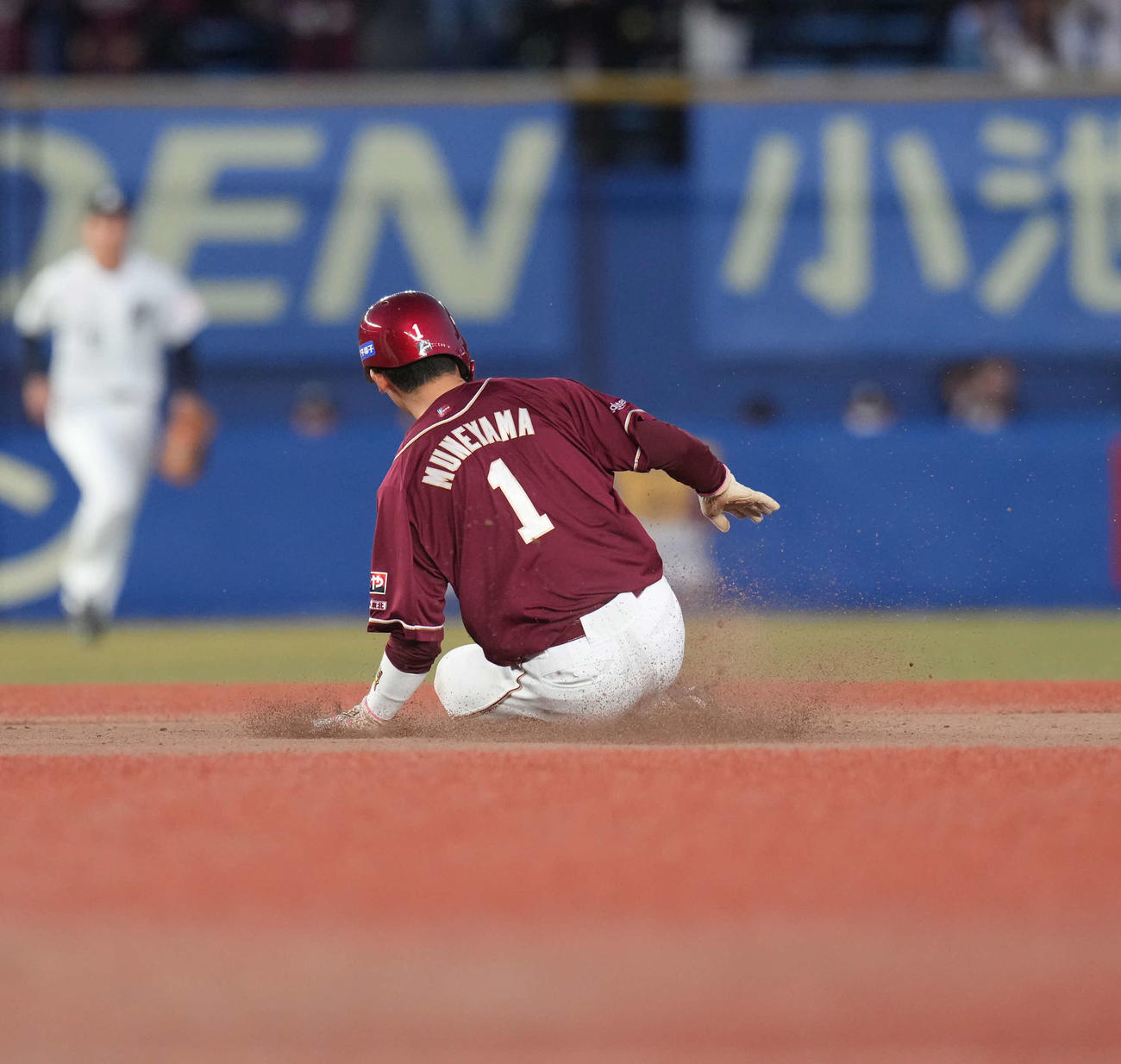 ロッテ対楽天　1回表楽天無死一塁、プロ初盗塁となる二塁盗塁を決める宗山（撮影・井上学）