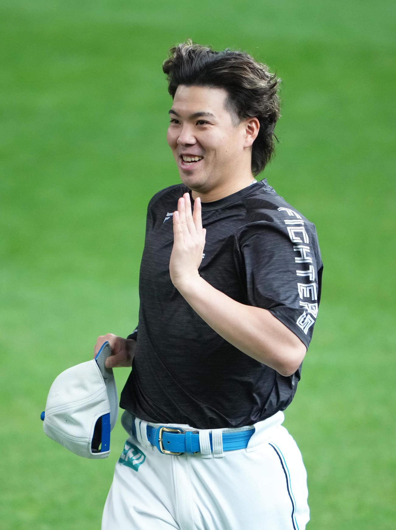 練習中、笑顔を見せる日本ハム金村（撮影・足立雅史）