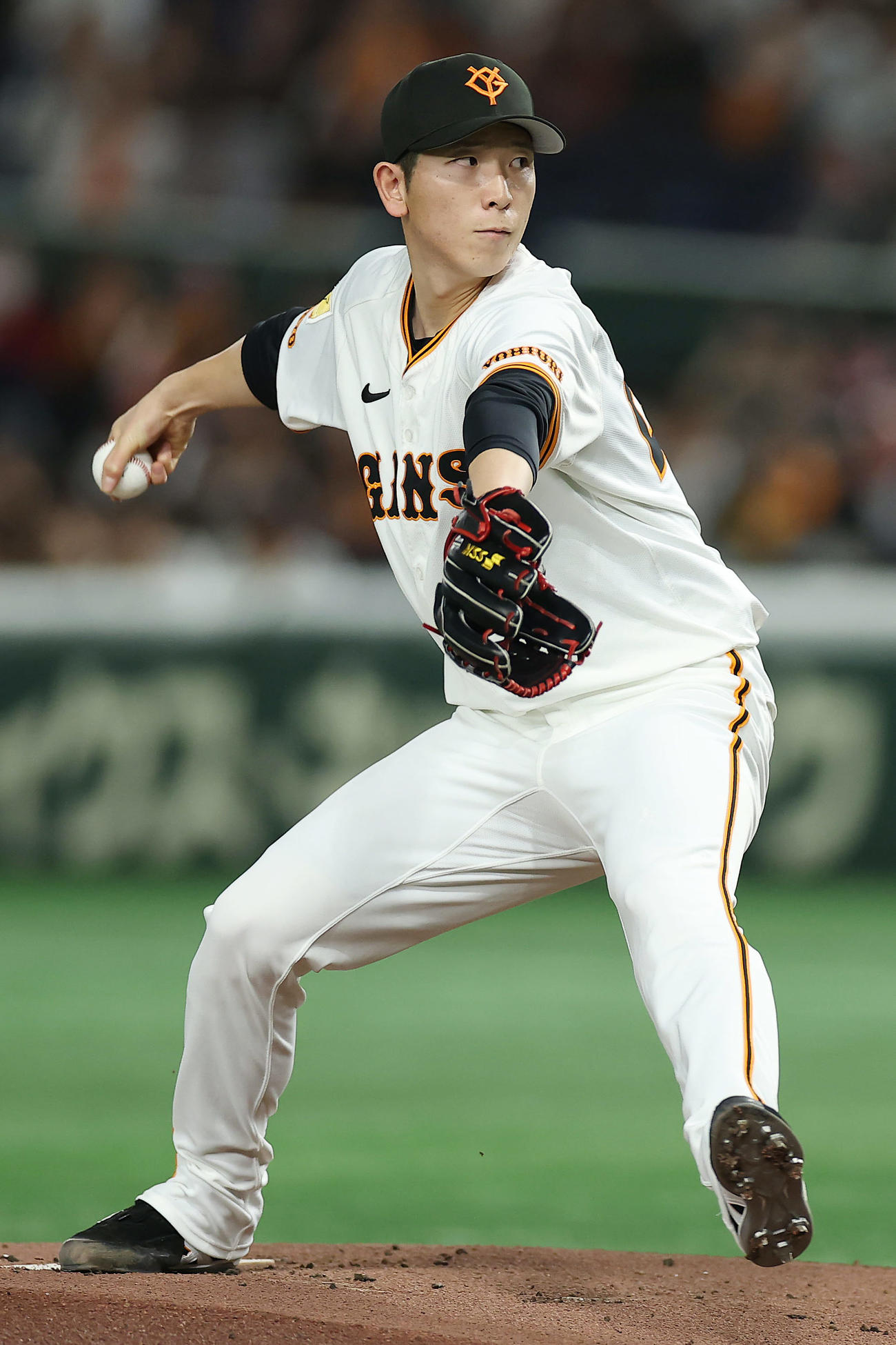 巨人対阪神　力投する巨人先発の戸郷（撮影・前田充）