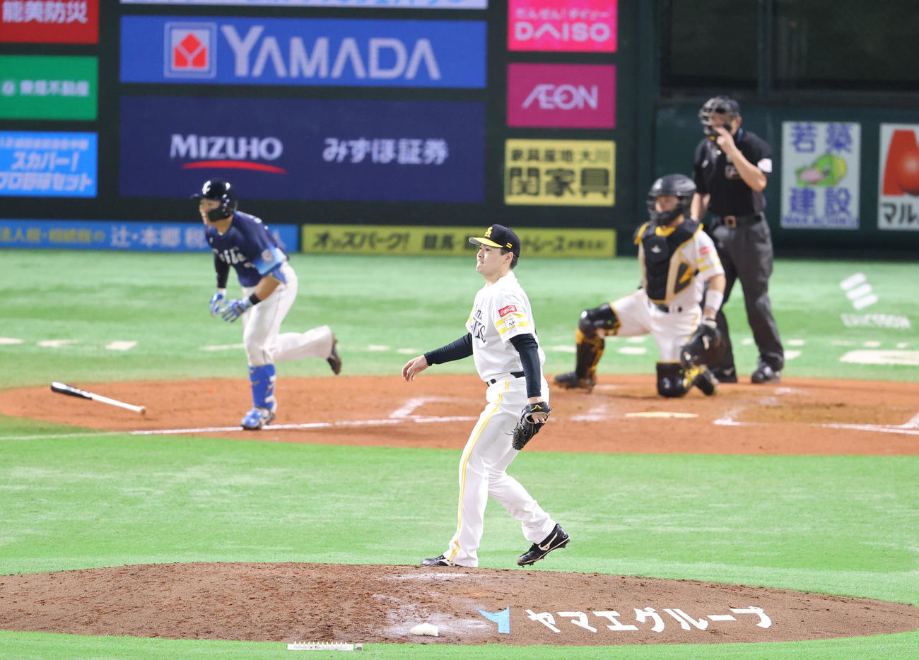 ソフトバンク対西武　4回表西武無死満塁、有原は野村大に右後えに先制となる2点適時二塁打を浴びる（撮影・梅根麻紀）