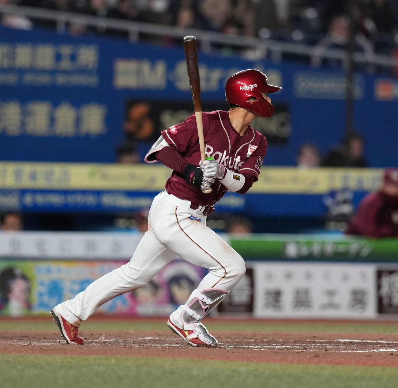 ロッテ対楽天　4回表楽天2死一、三塁、適時打を放つ宗山（撮影・井上学）