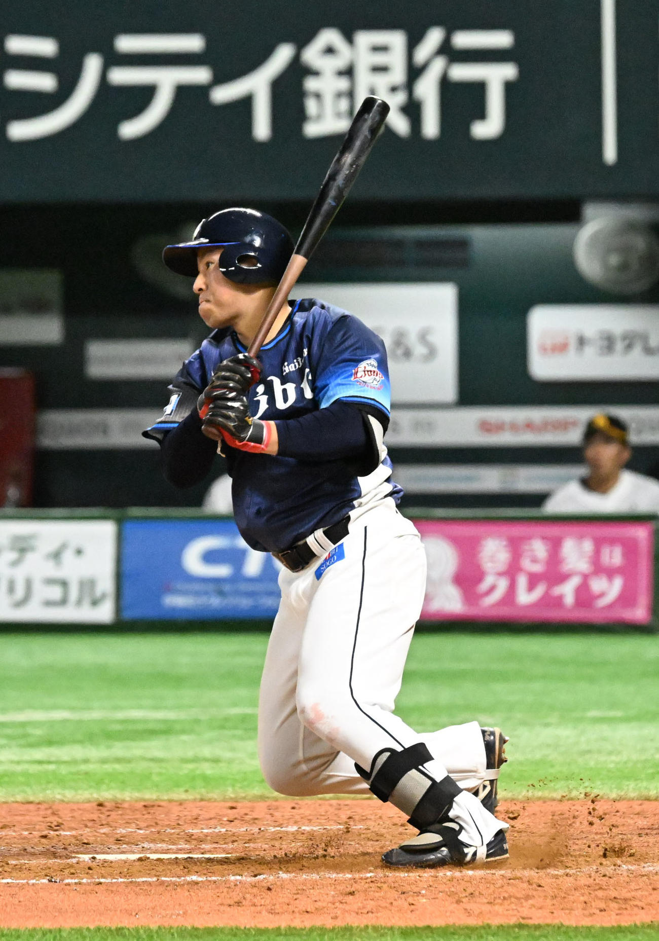 ソフトバンク対西武　5回表西武無死、渡部聖は中前安打を放つ（撮影・林敢治）
