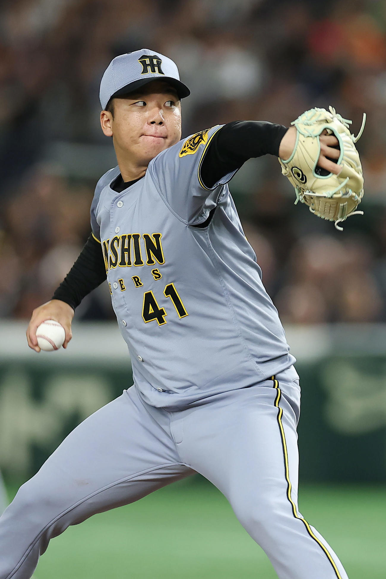 巨人対阪神　力投する阪神先発の村上（撮影・前田充）