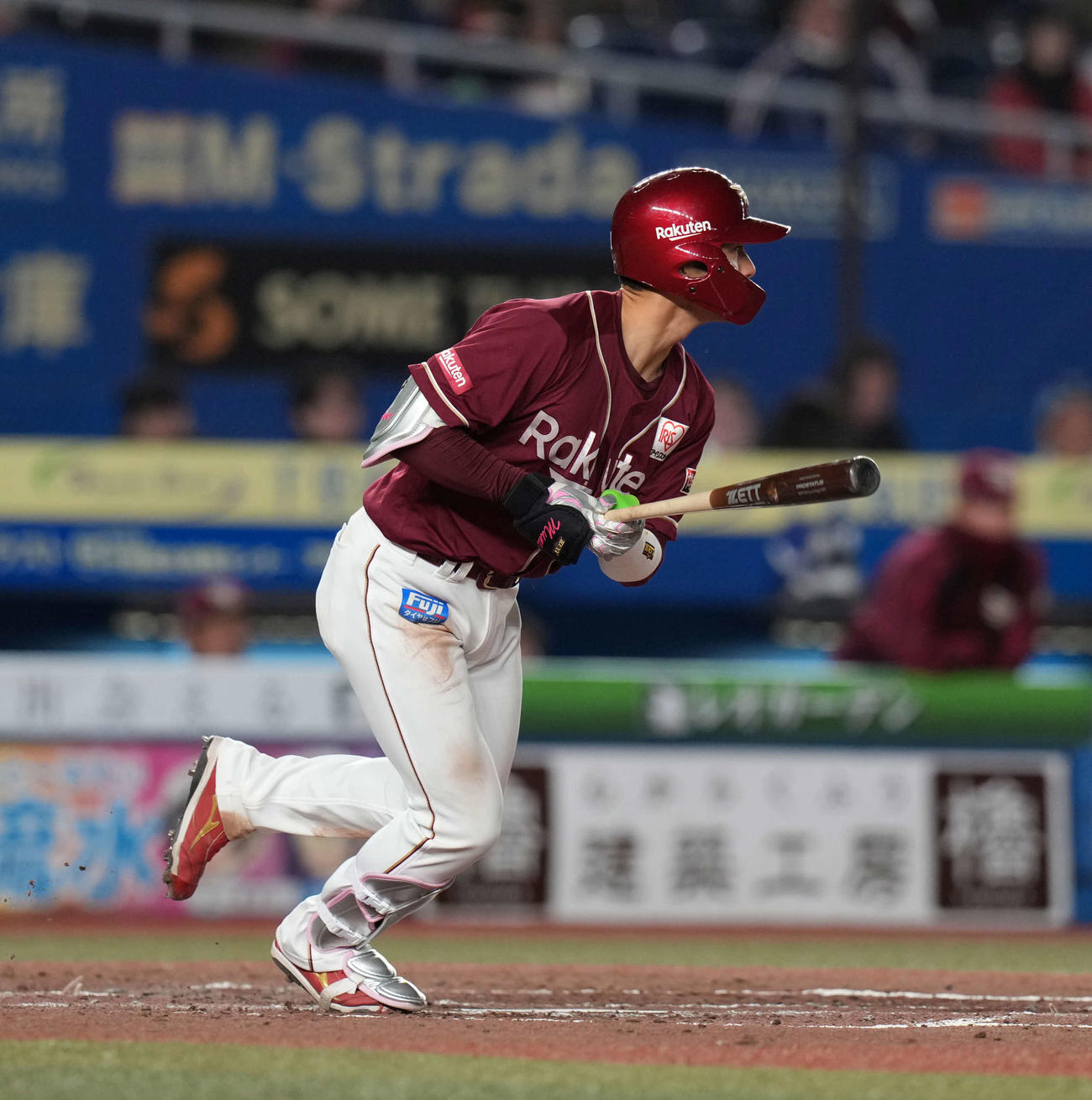 ロッテ対楽天　4回表楽天2死一、三塁、適時打を放つ宗山（撮影・井上学）