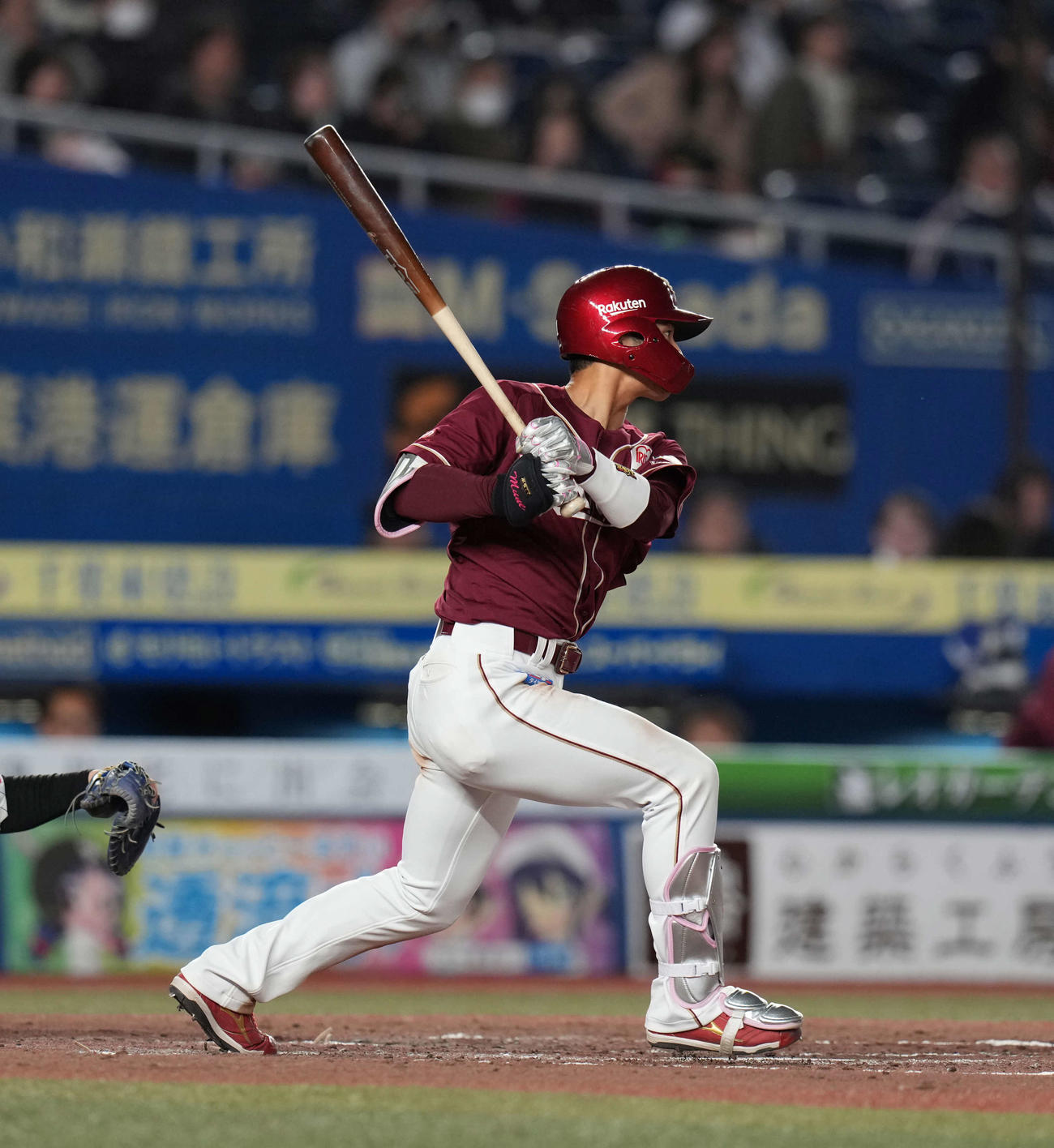 ロッテ対楽天　4回表楽天2死一、三塁、適時打を放つ宗山（撮影・井上学）