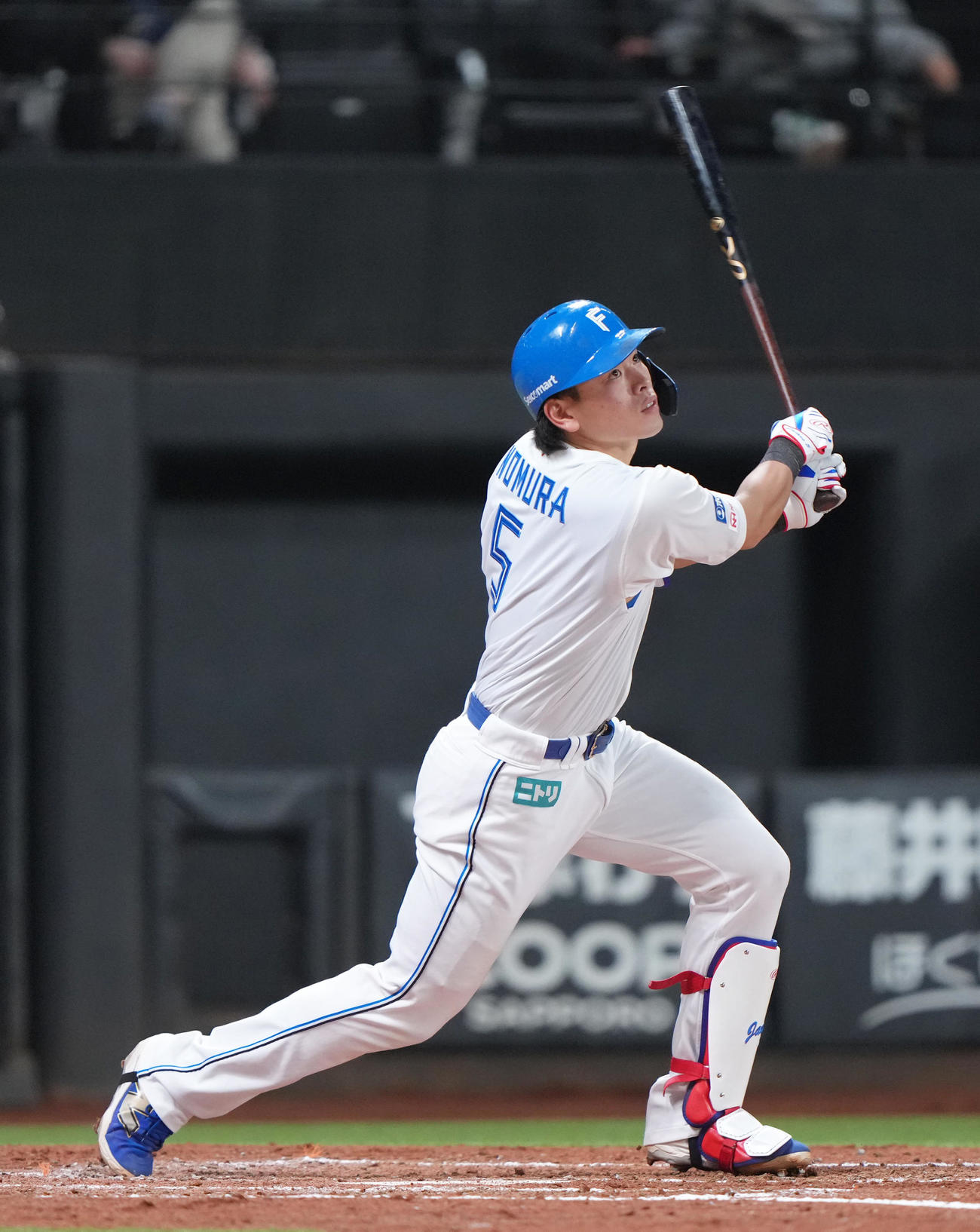 日本ハム対オリックス　4回裏日本ハム1死、右飛に倒れた野村（撮影・足立雅史）