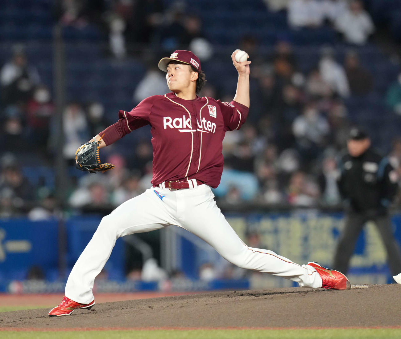 ロッテ対楽天　力投する楽天先発の早川隆（撮影・井上学）