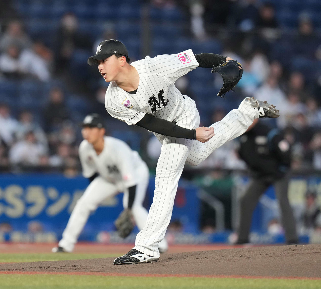 ロッテ対楽天　力投するロッテ先発の田中晴（撮影・井上学）