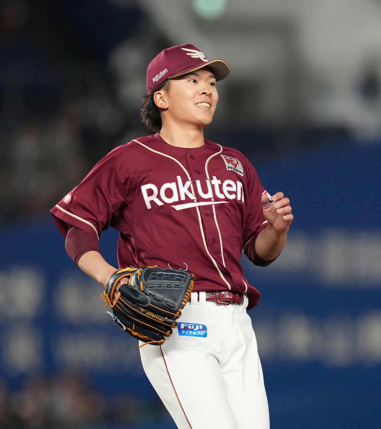 ロッテ対楽天　5回裏ロッテ1死、ポランコを一ゴロに打ち取り笑顔の早川（撮影・井上学）