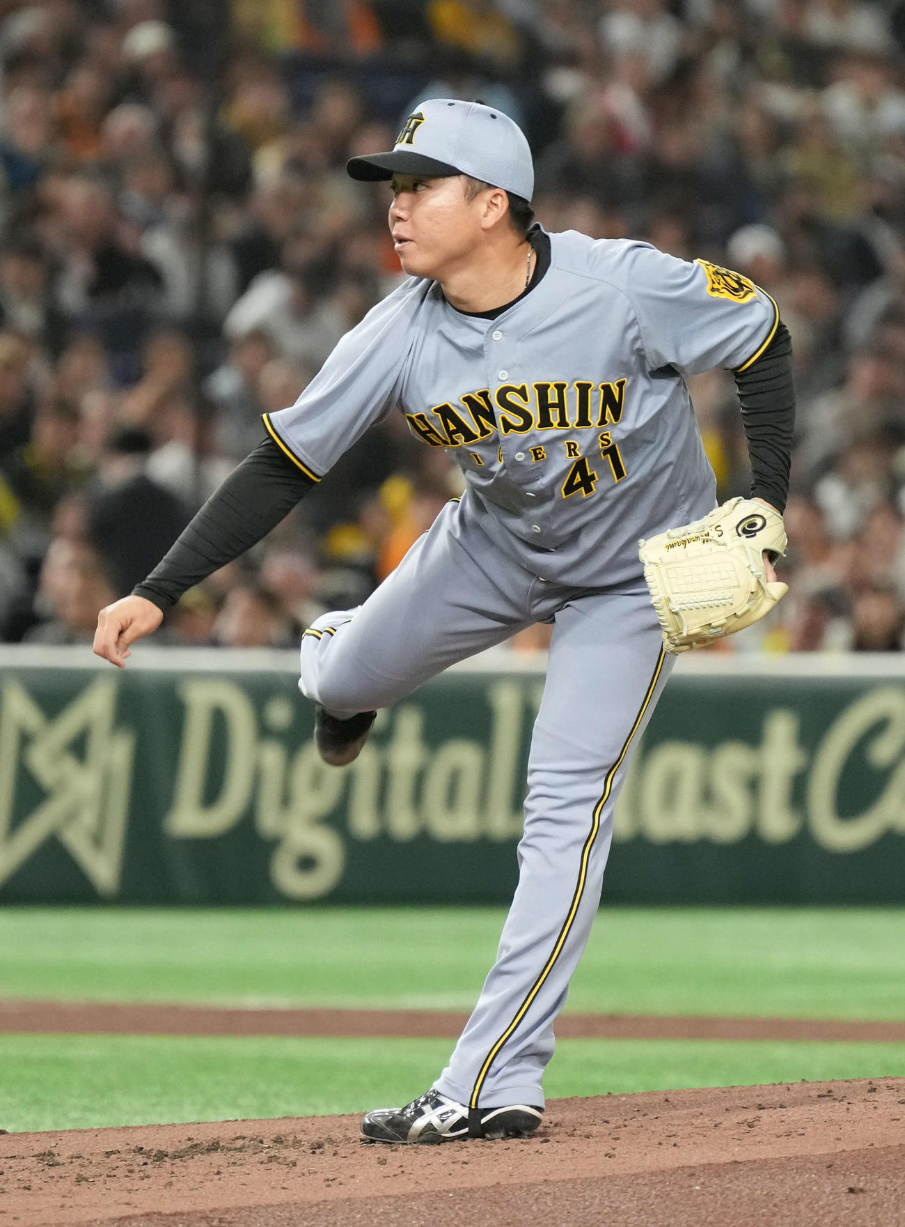 巨人対阪神　阪神先発の村上（撮影・小沢裕）