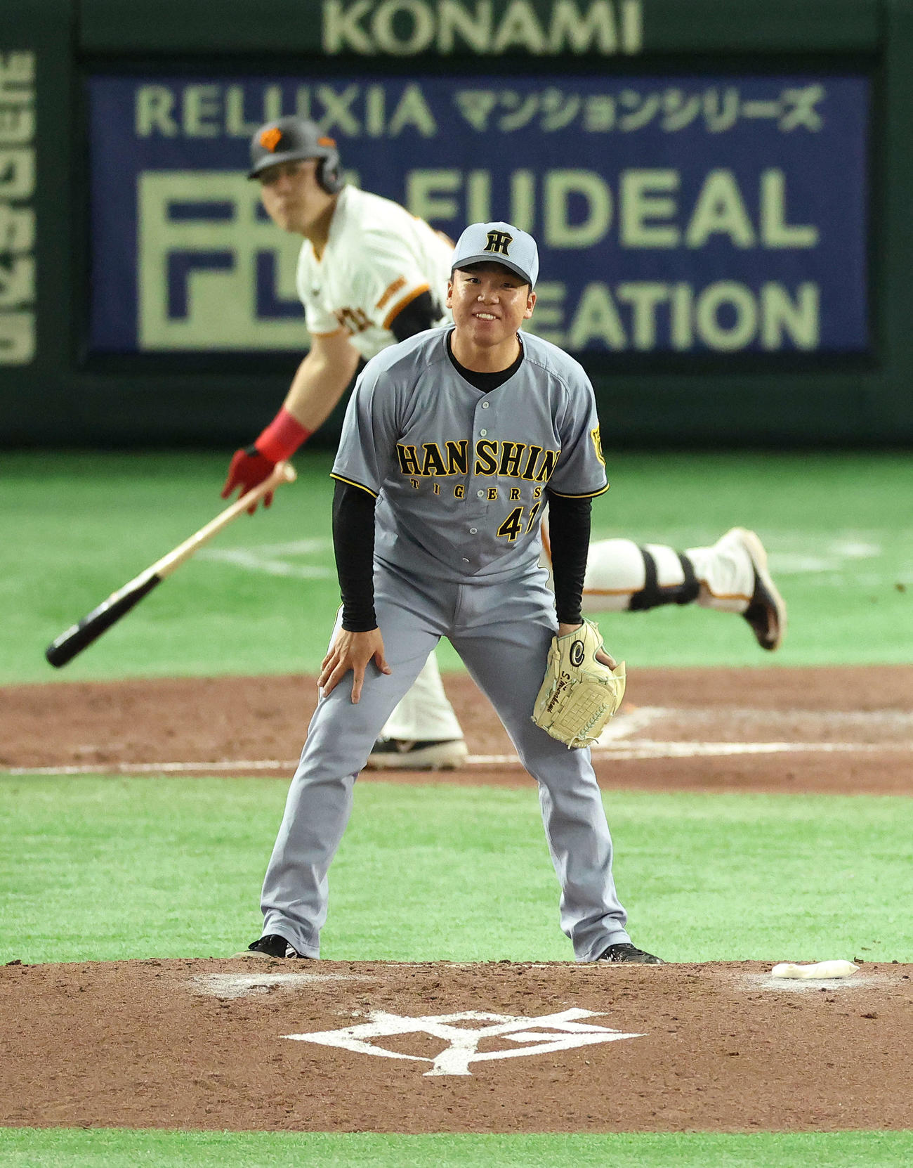 巨人対阪神　4回裏巨人1死、岡本和真を中飛に抑える村上（撮影・河田真司）