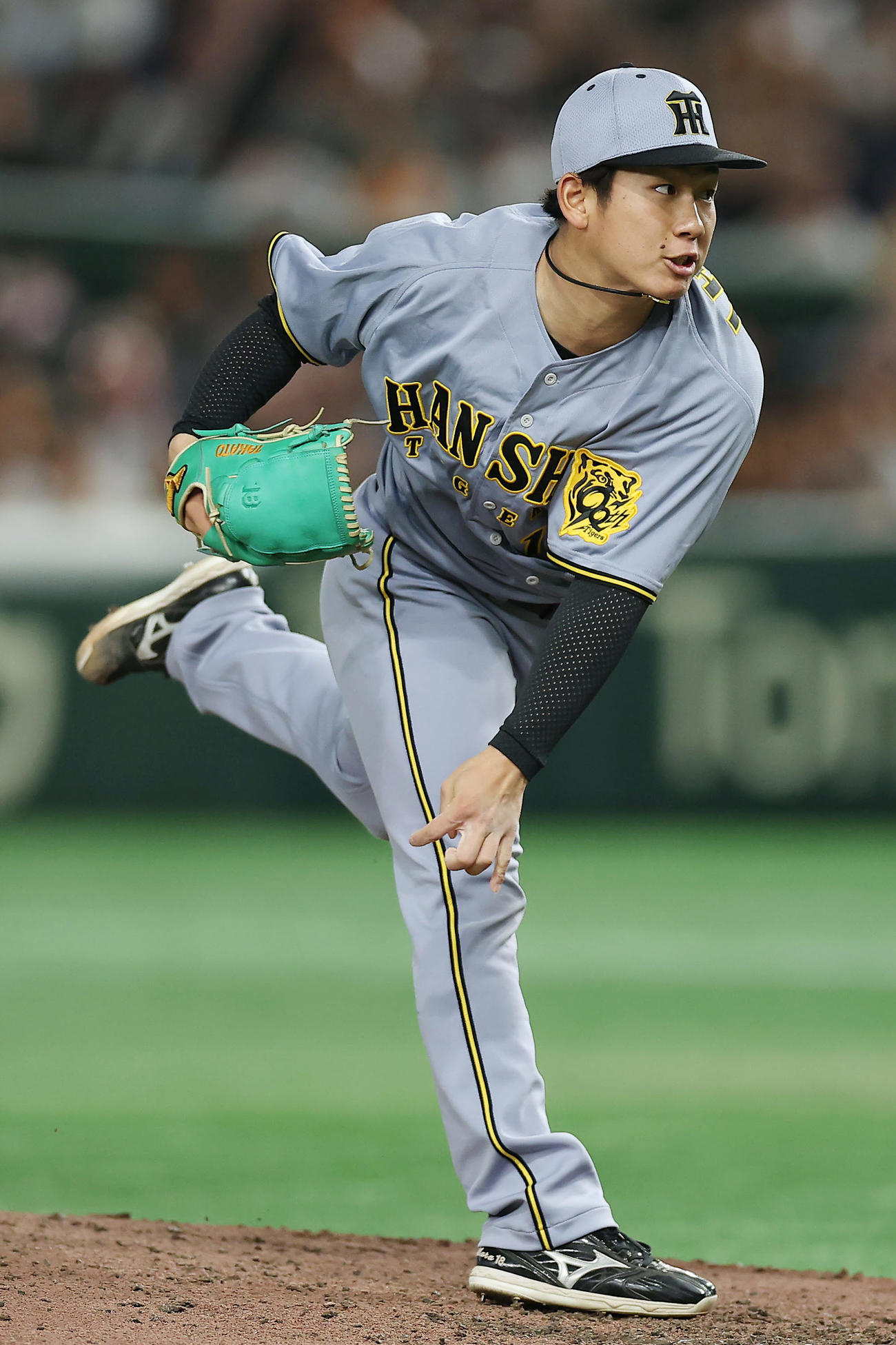 巨人対阪神　力投する阪神2番手の伊原（撮影・前田充）