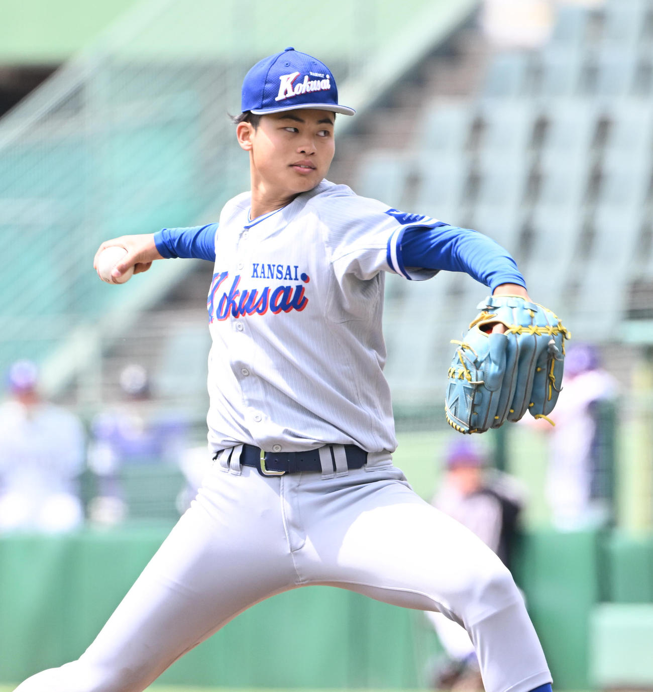 関西国際大対天理大　9回に2番手で登板する関西国際大・村山（撮影・和賀正仁）