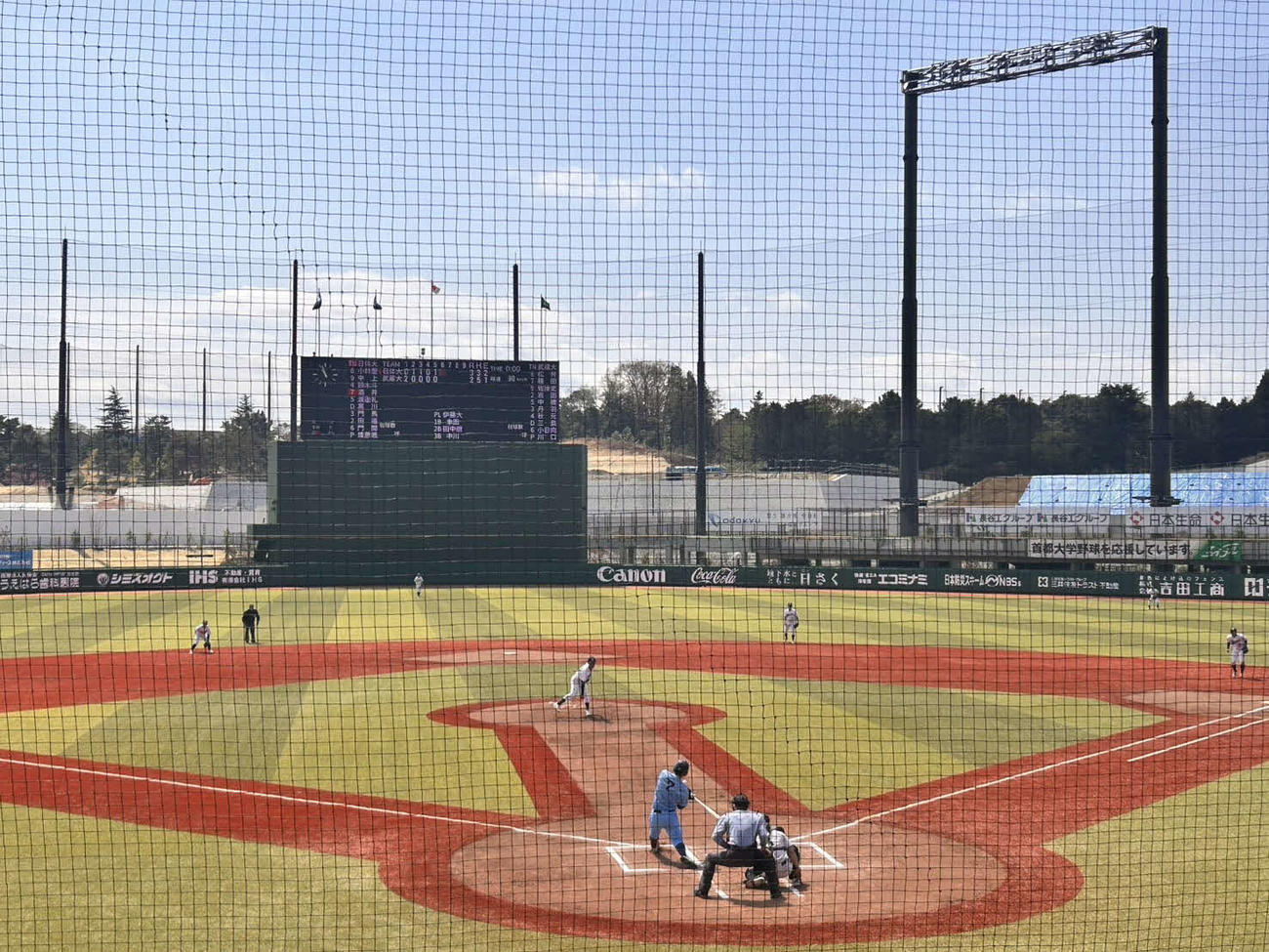 ジャイアンツタウンスタジアムで行われた首都大学野球春季リーグの開幕戦（撮影・平山連）