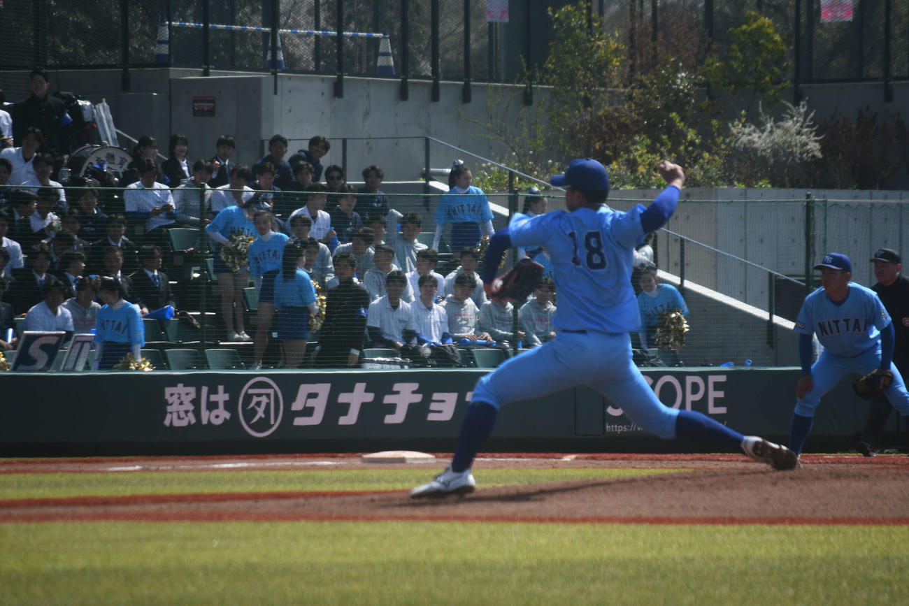 武蔵大との開幕戦に先発した日体大の篠原（撮影・平山
