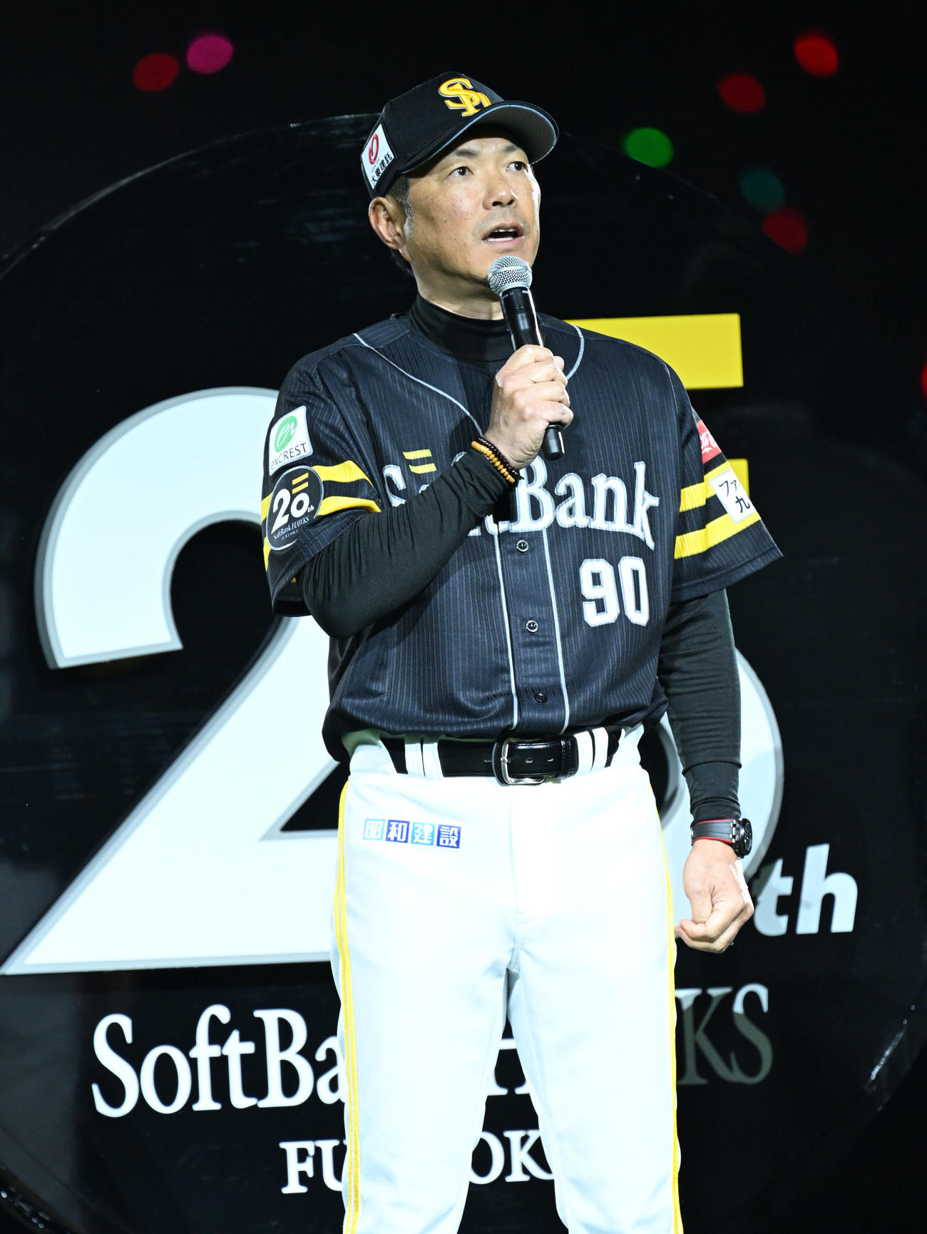 ソフトバンク対西武　記念セレモニーであいさつをする小久保監督（撮影・林敢治）