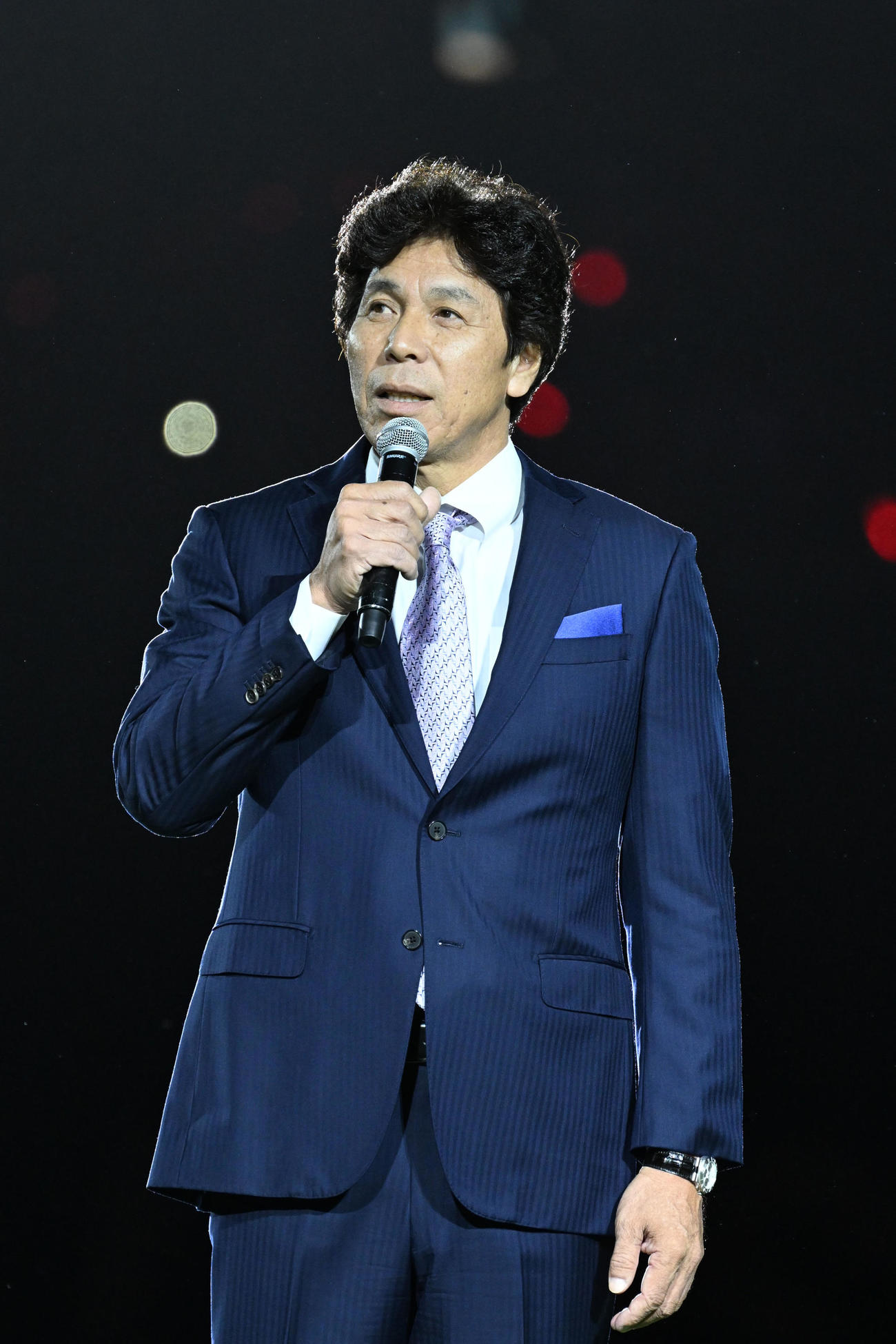 ソフトバンク対西武　記念セレモニーであいさつをする秋山幸二（撮影・林敢治）