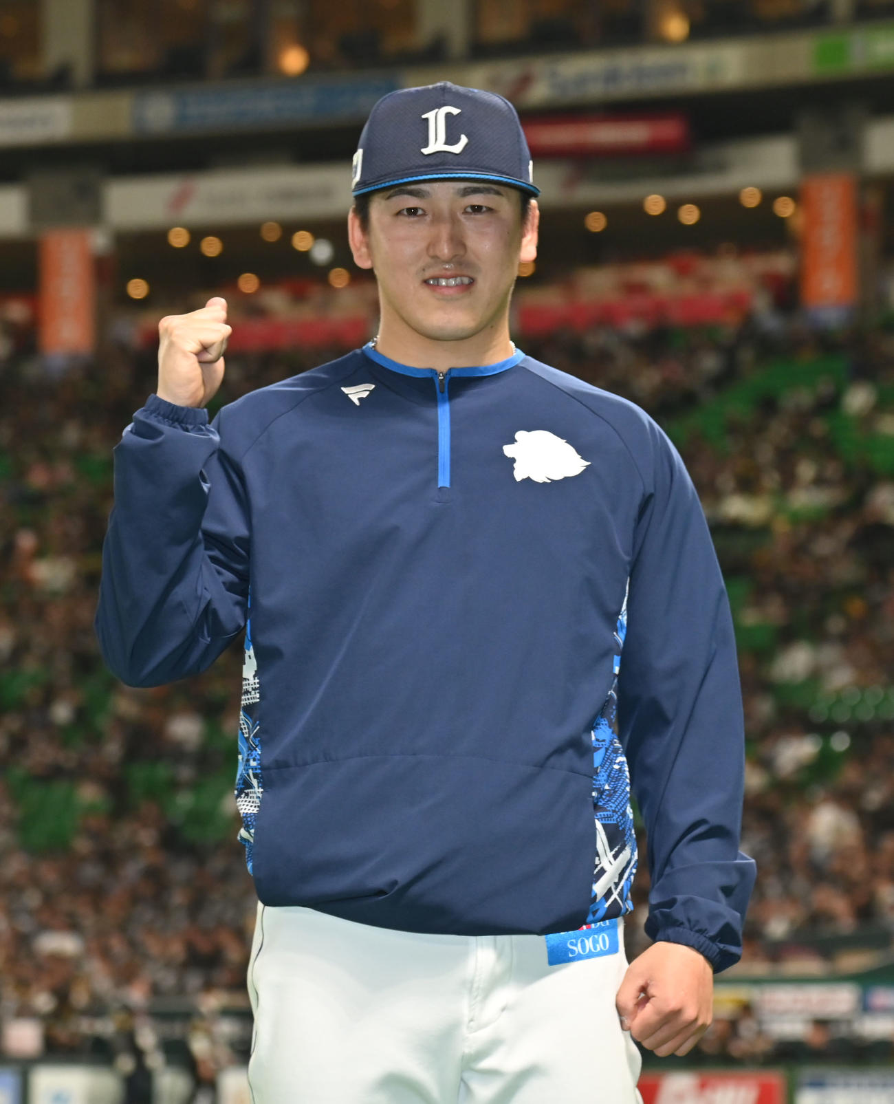 ソフトバンク対西武　笑顔で撮影に応じる隅田（撮影・林敢治）