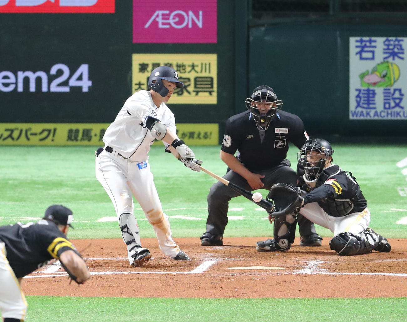ソフトバンク対西武　7回表西武1死三塁、源田は中前に勝ち越しとなる適時打を放つ（撮影・梅根麻紀）