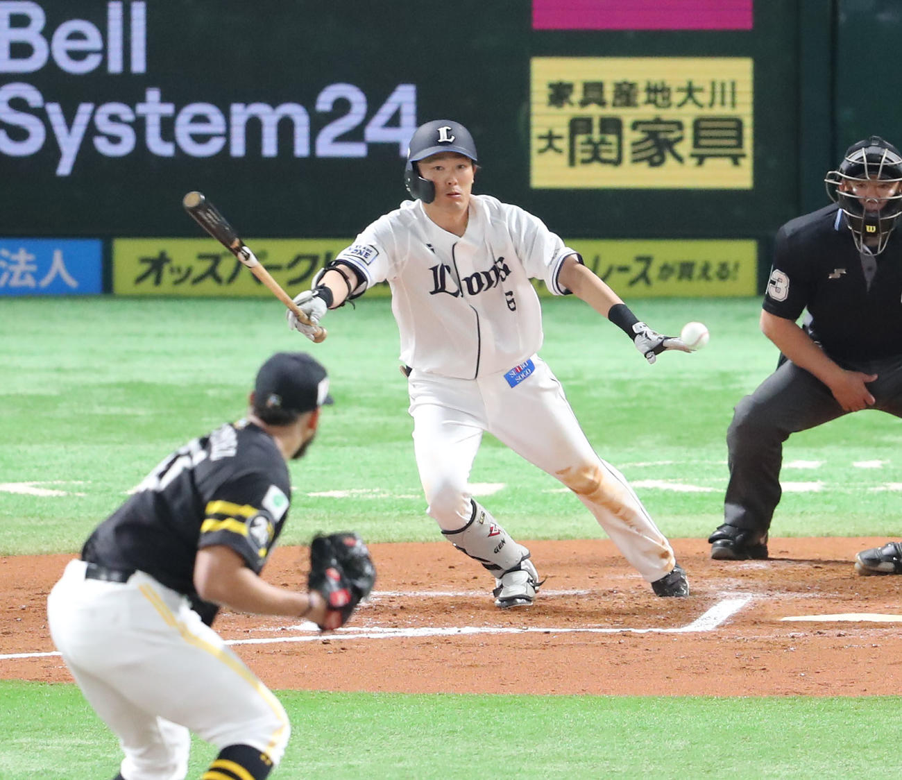 ソフトバンク対西武　7回表西武1死三塁、源田は中前に勝ち越しとなる適時打を放つ（撮影・梅根麻紀）