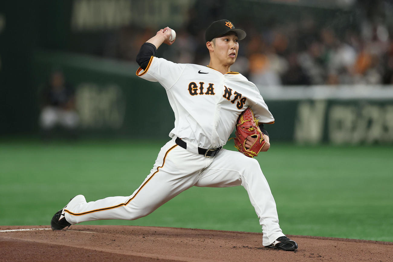 巨人対阪神　力投する巨人先発の赤星（撮影・前田充）