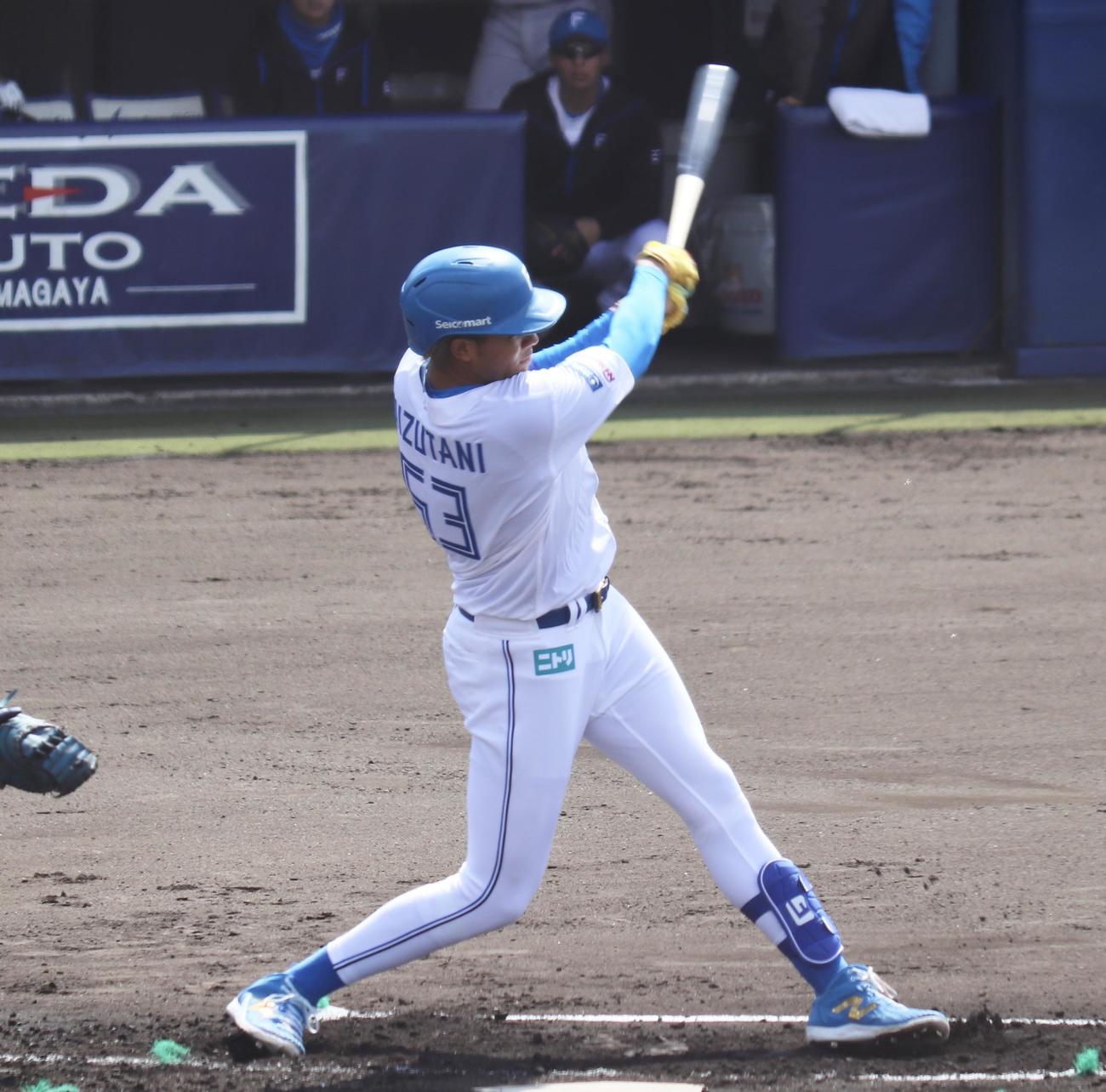 イースタン・リーグ：日本ハム対巨人　日本ハム1回無死、打席に立つ日本ハム水谷（撮影・黒須亮）