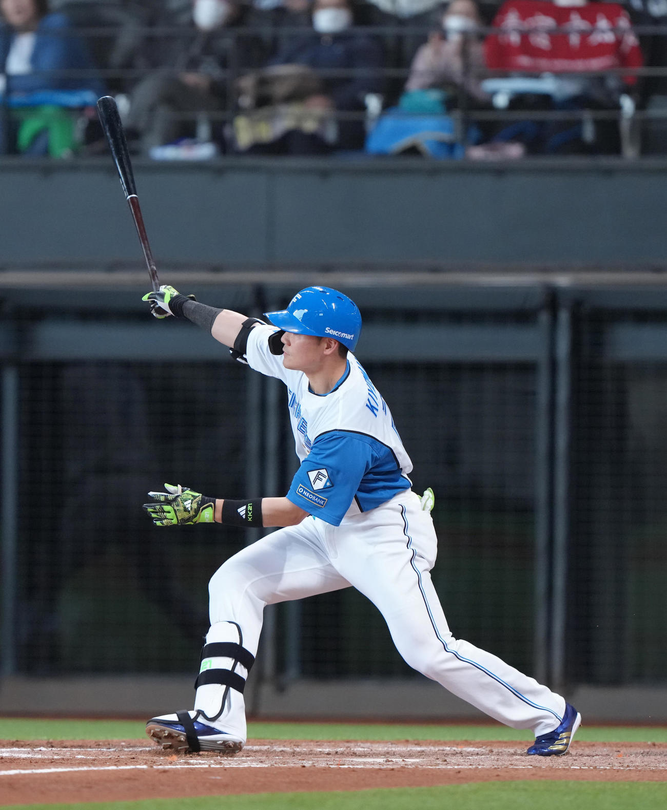 日本ハム対オリックス　5回裏日本ハム無死一、二塁、清宮幸は適時二塁打を放つ（撮影・足立雅史）