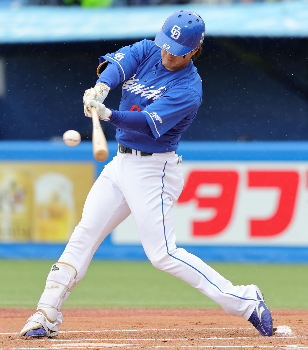 ヤクルト対中日　ヤ1回表中日1死一塁、左適時二塁打を放つ板山（撮影・野上伸悟）