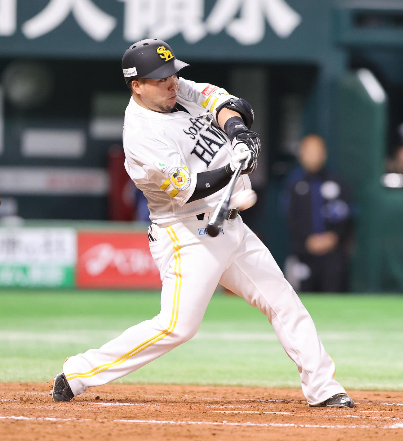 ソフトバンク対西武　3回裏ソフトバンク2死二、三塁、山川は右越えに2点適時打を放つ（撮影・梅根麻紀）
