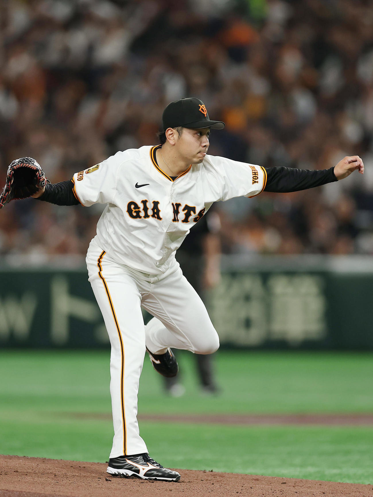 巨人対阪神　力投する巨人先発の石川（撮影・前田充）
