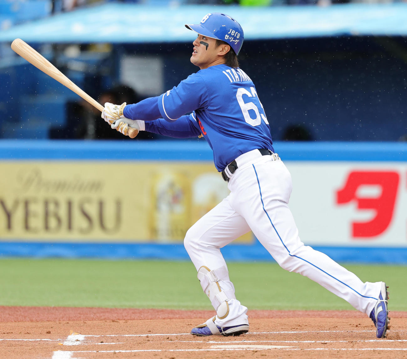 ヤクルト対中日　ヤ1回表中日1死一塁、左適時二塁打を放つ板山（撮影・野上伸悟）