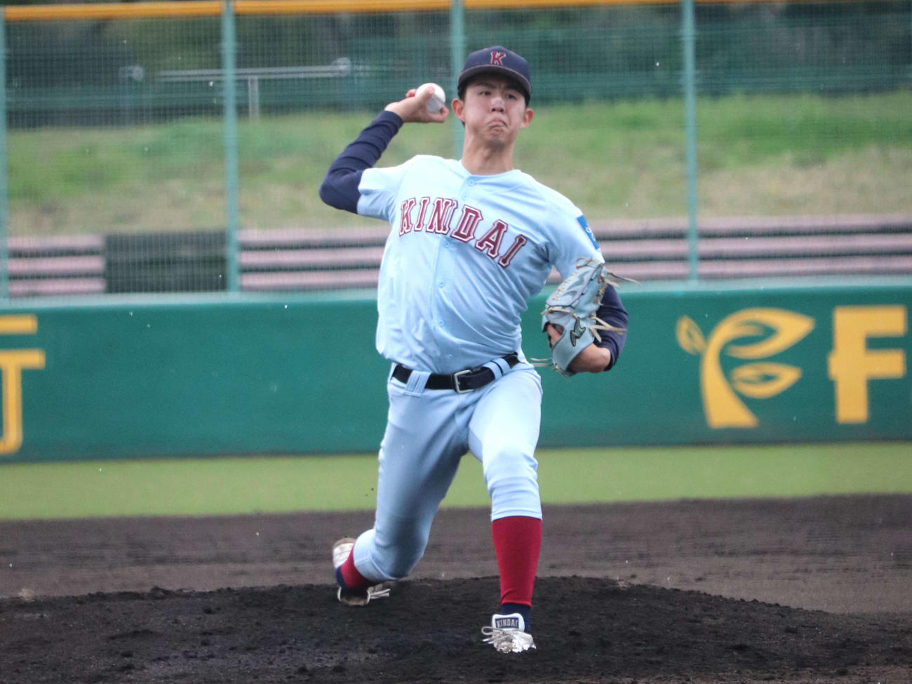 同大対近大1節2回戦　リーグ初登板初先発で勝利投手に輝いた、近大・有方（撮影・中島麗）