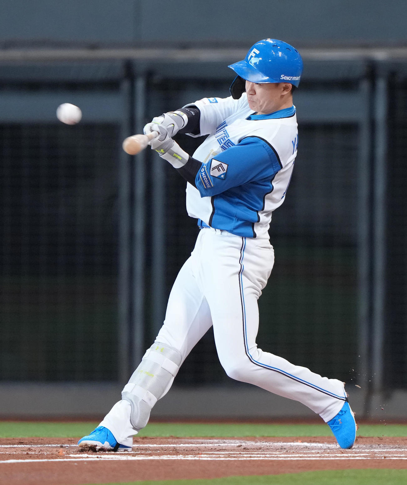 日本ハム対オリックス　1回裏日本ハム1死、矢沢は右越え本塁打を放つ（撮影・足立雅史）