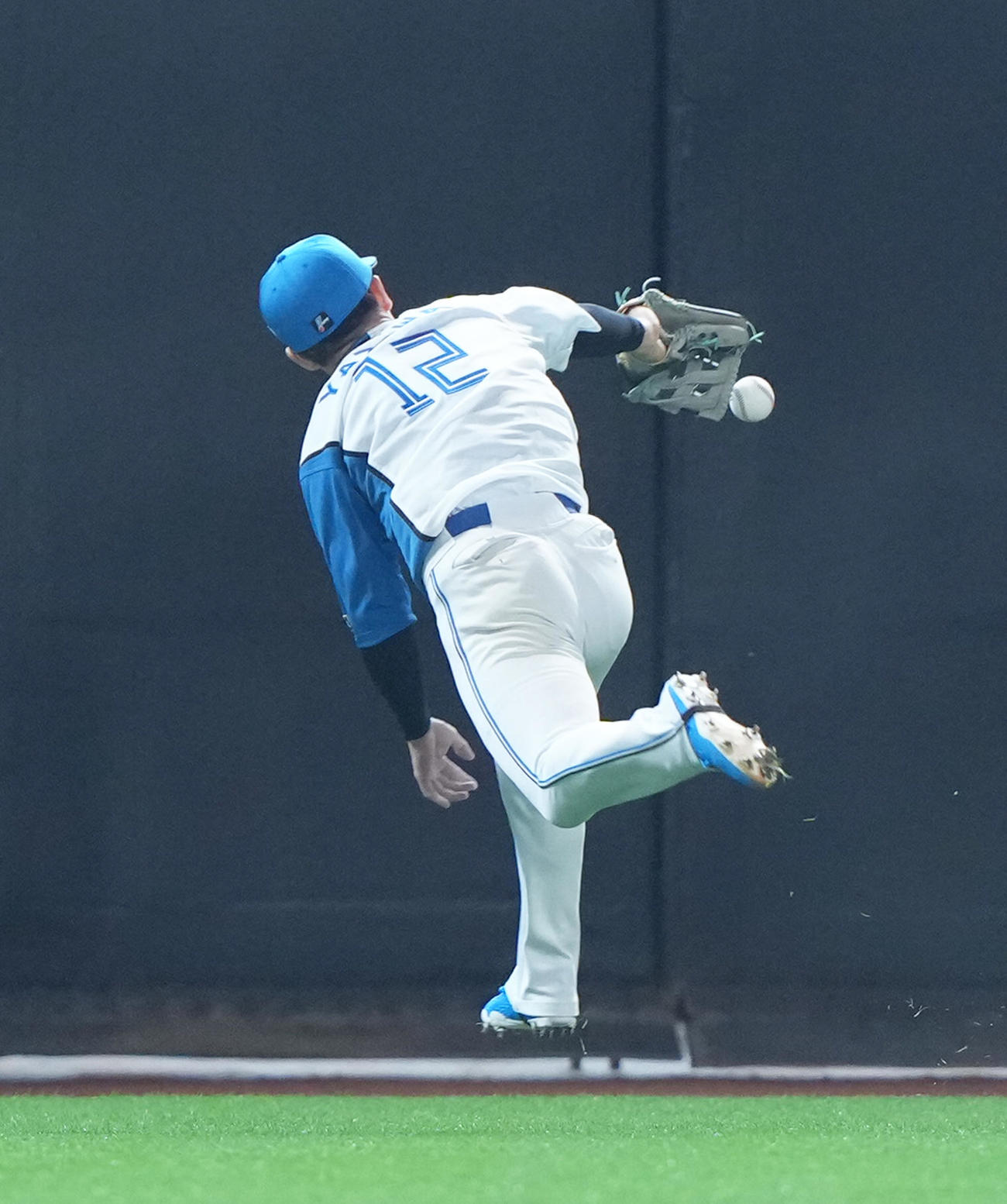 日本ハム対オリックス　2回表オリックス2死二、三塁、福永は2点適時三塁打を放つ（撮影・足立雅史）