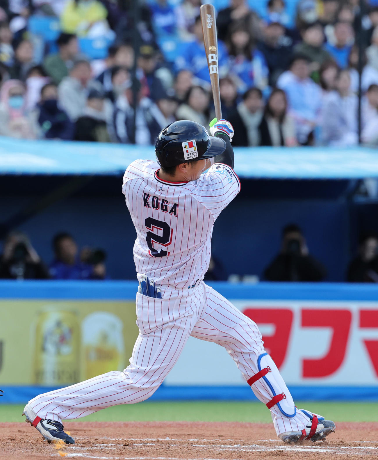 ヤクルト対中日　6回裏ヤクルト1死、左越え本塁打を放つ古賀（撮影・野上伸悟）
