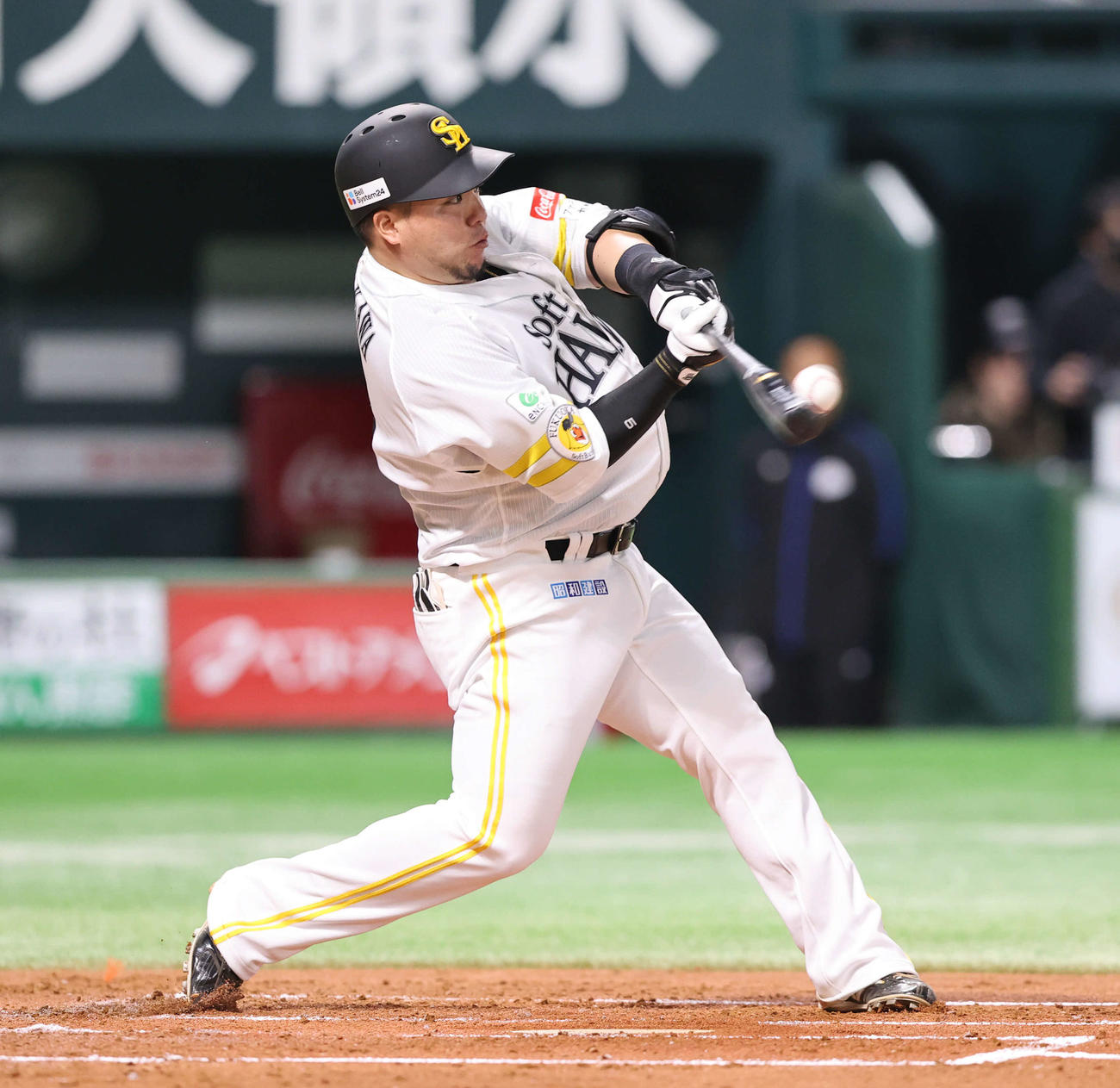 ソフトバンク対西武　1回裏ソフトバンク2死一塁、山川は左越えに先制となる2点本塁打を放つ（撮影・梅根麻紀）