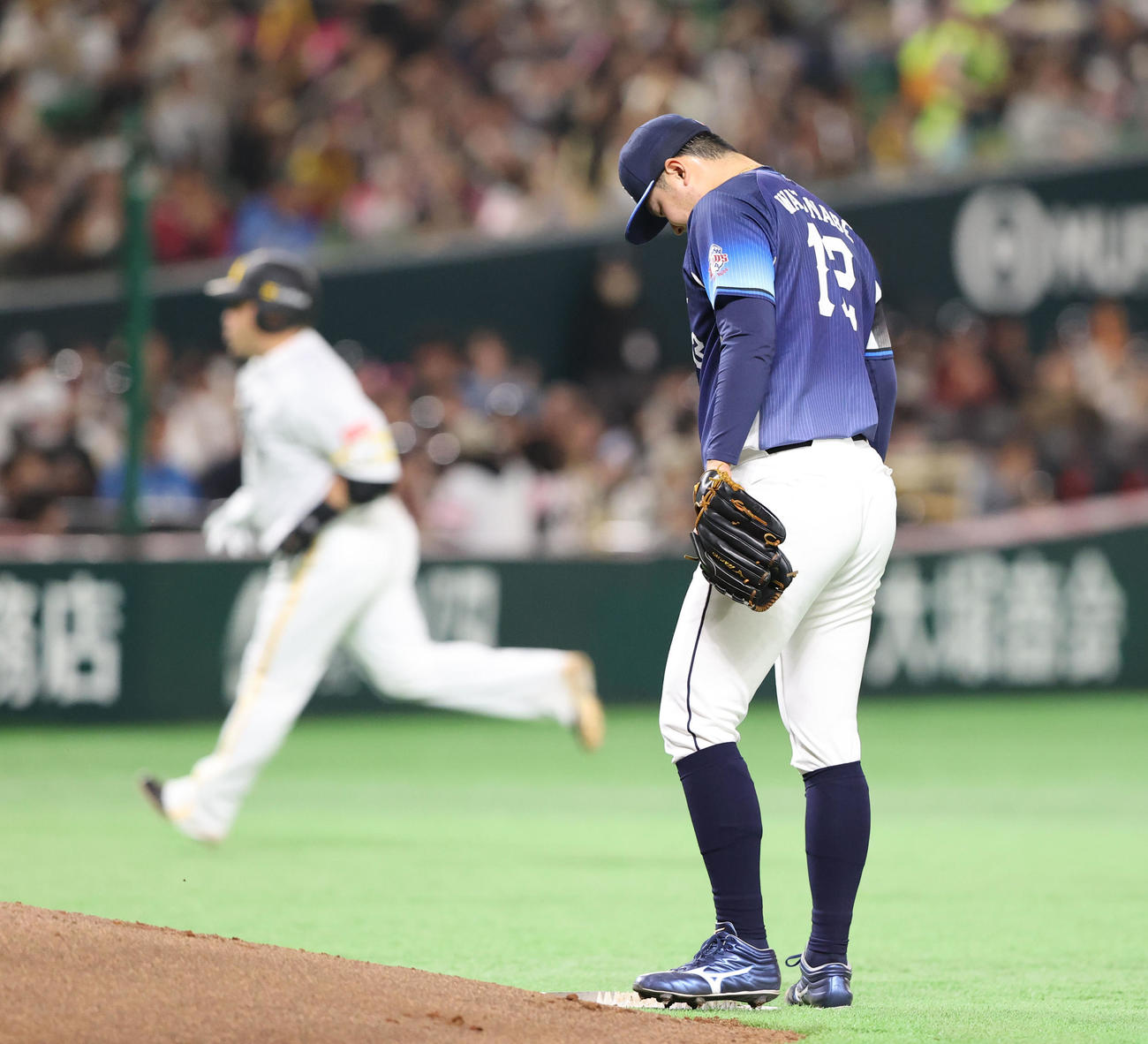 ソフトバンク対西武　1回裏ソフトバンク2死一塁、山川に先制となる2点本塁打を浴びた渡辺（撮影・梅根麻紀）